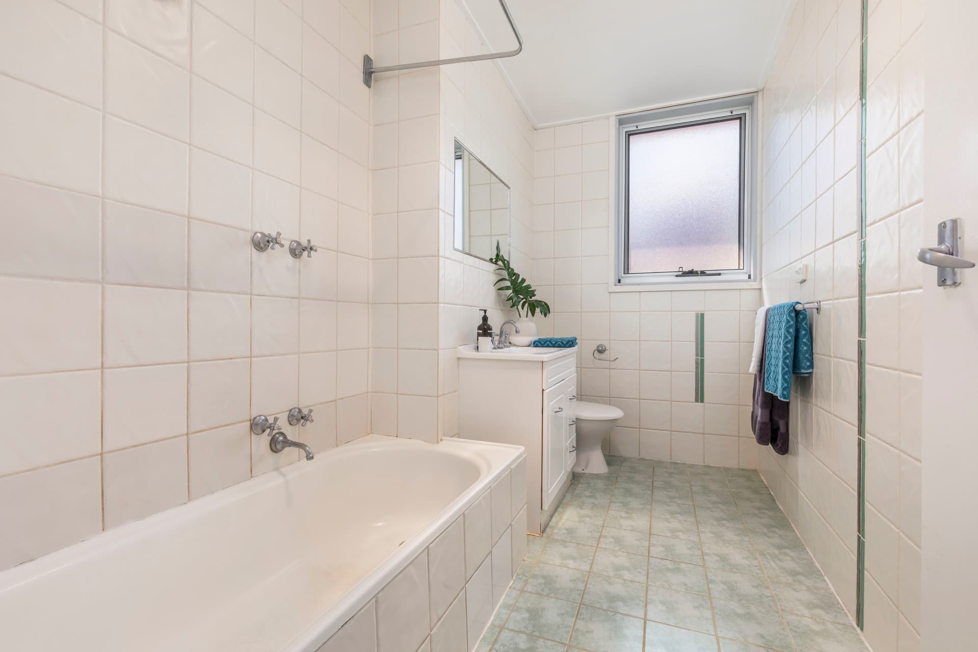 11 Kitchener Street, Hughes ACT 2605, Hughes - Thumbnail 2