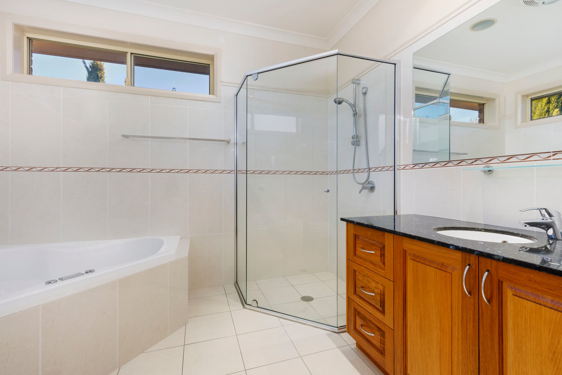 31 Strayleaf Crescent, Gungahlin ACT 2912, Gungahlin - Thumbnail 3