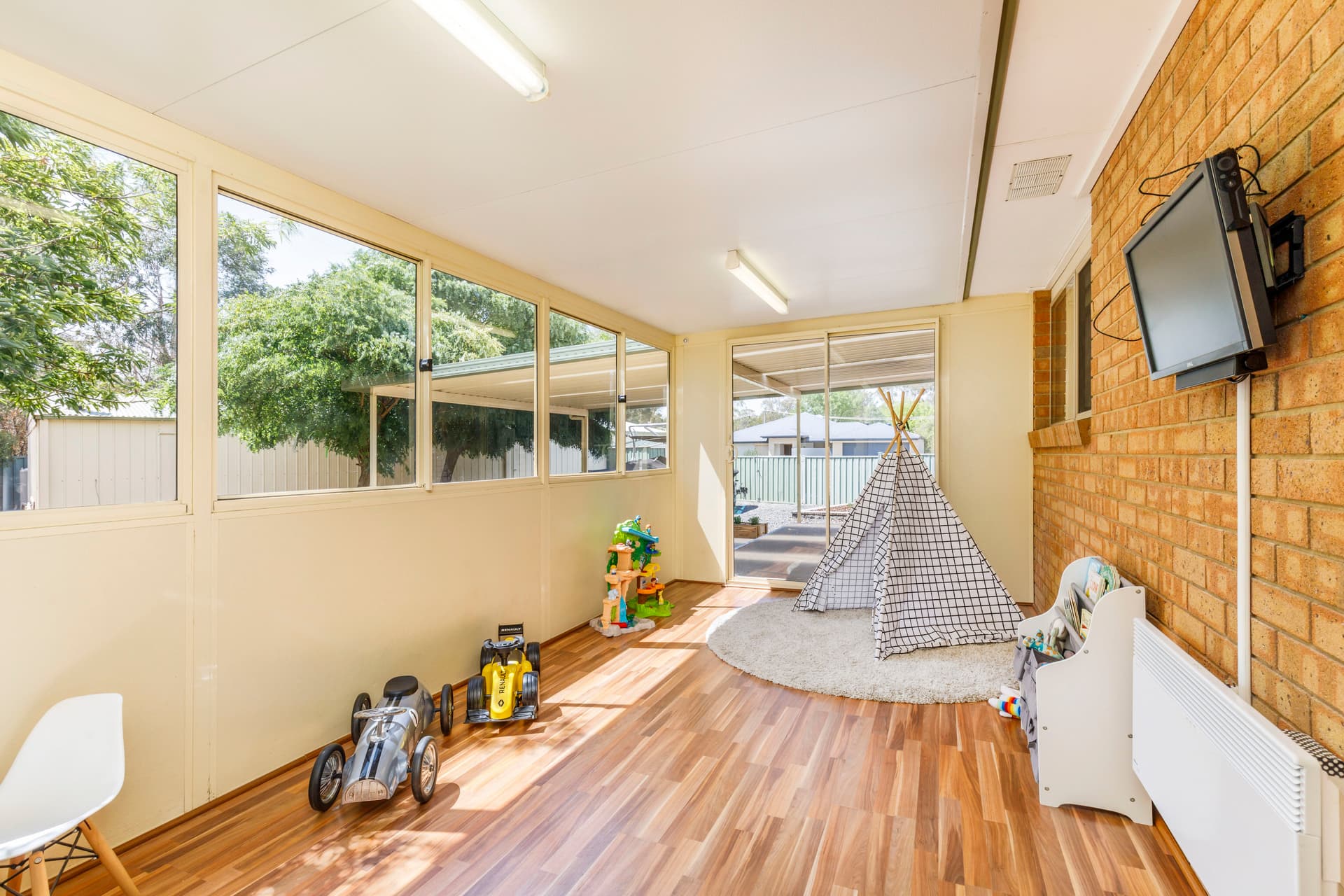 25 Beazley Crescent, Calwell ACT 2905, Calwell - Thumbnail 2