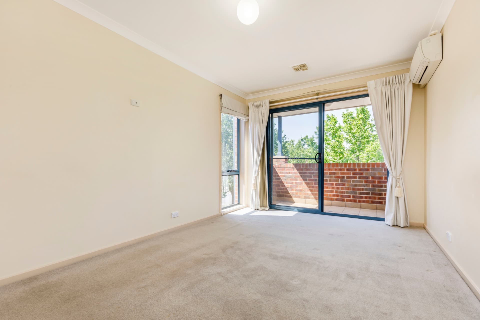 27 Opal Street, Banks ACT 2906, Banks - Thumbnail 2