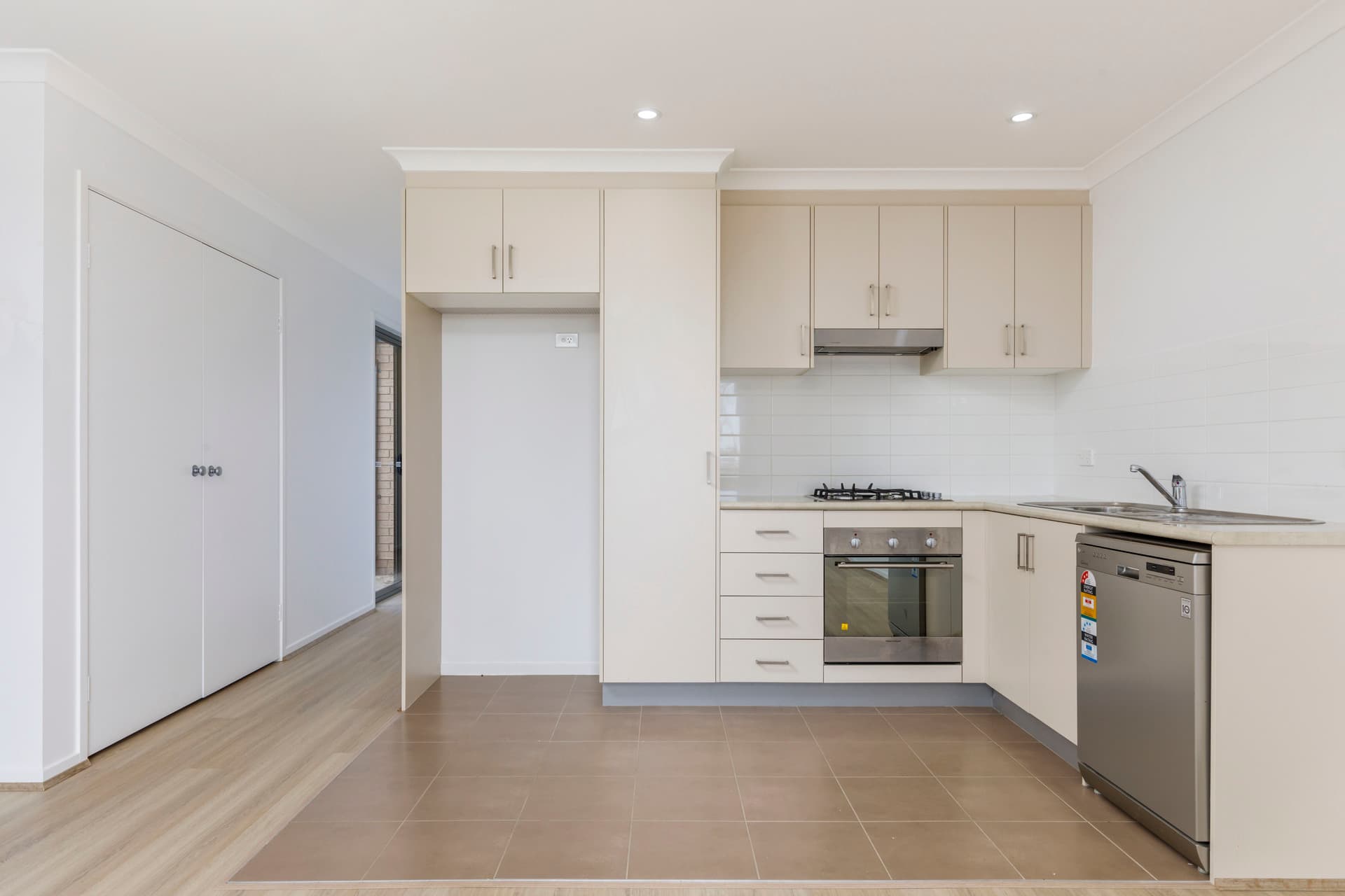 2/204 Macfarlane Burnet Avenue, Macgregor ACT 2615, Macgregor - Thumbnail 8