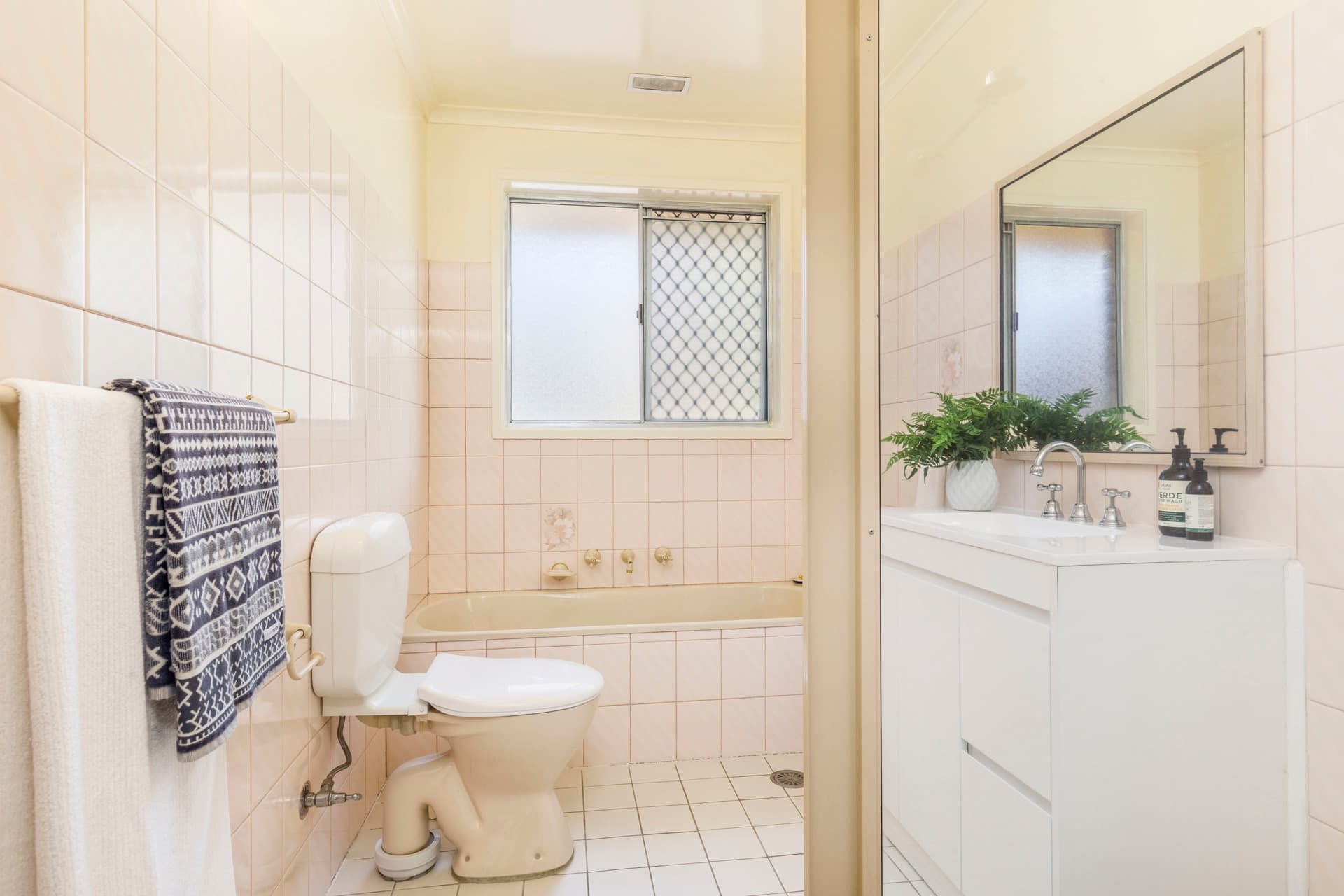 9 Sheaffe Street, Holder ACT 2611, Holder - Thumbnail 2