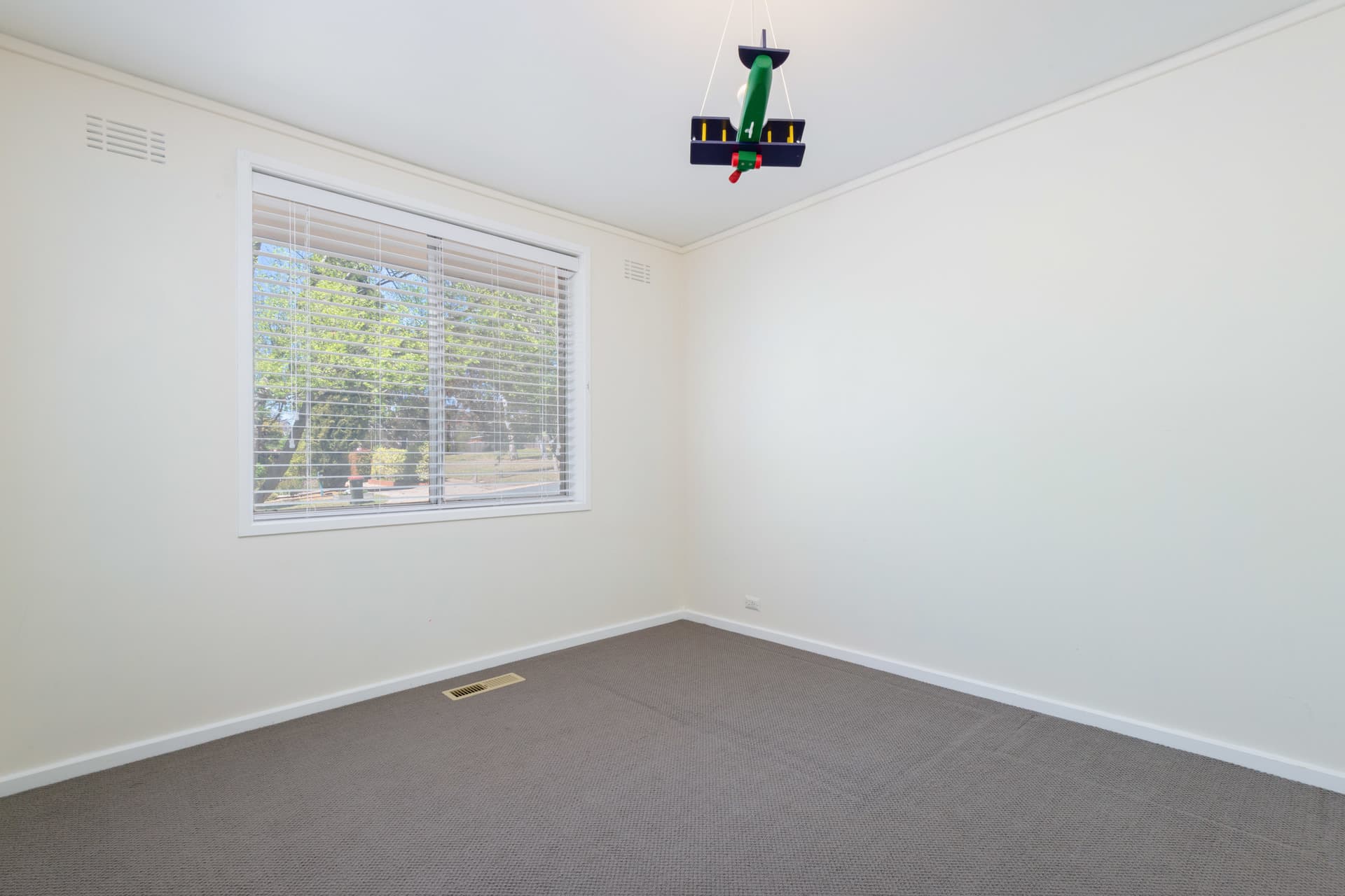 11 Nagara Street, Waramanga ACT 2611, Waramanga - Thumbnail 2