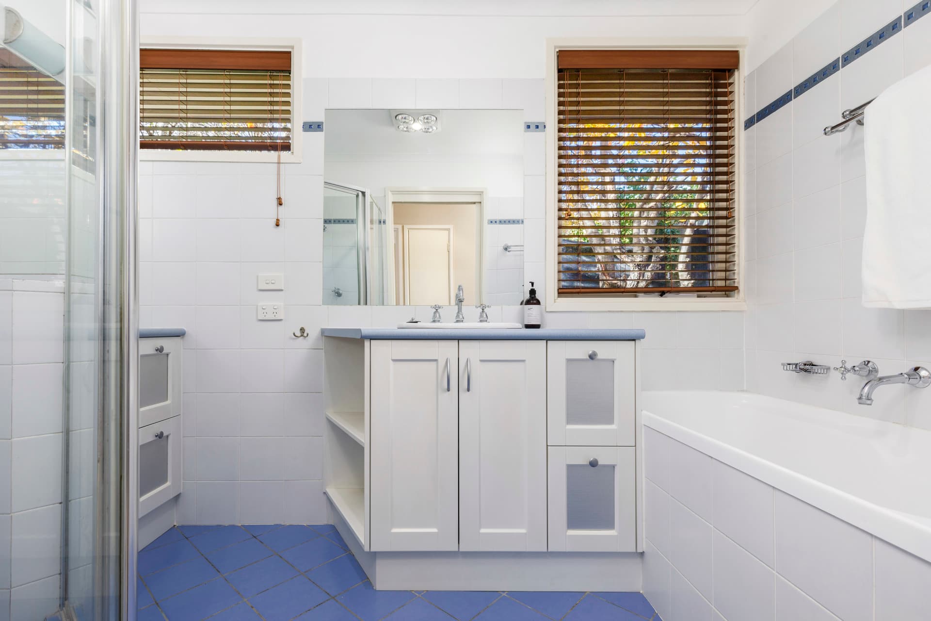 12 Nemarang Crescent, Waramanga ACT 2611, Waramanga - Thumbnail 2