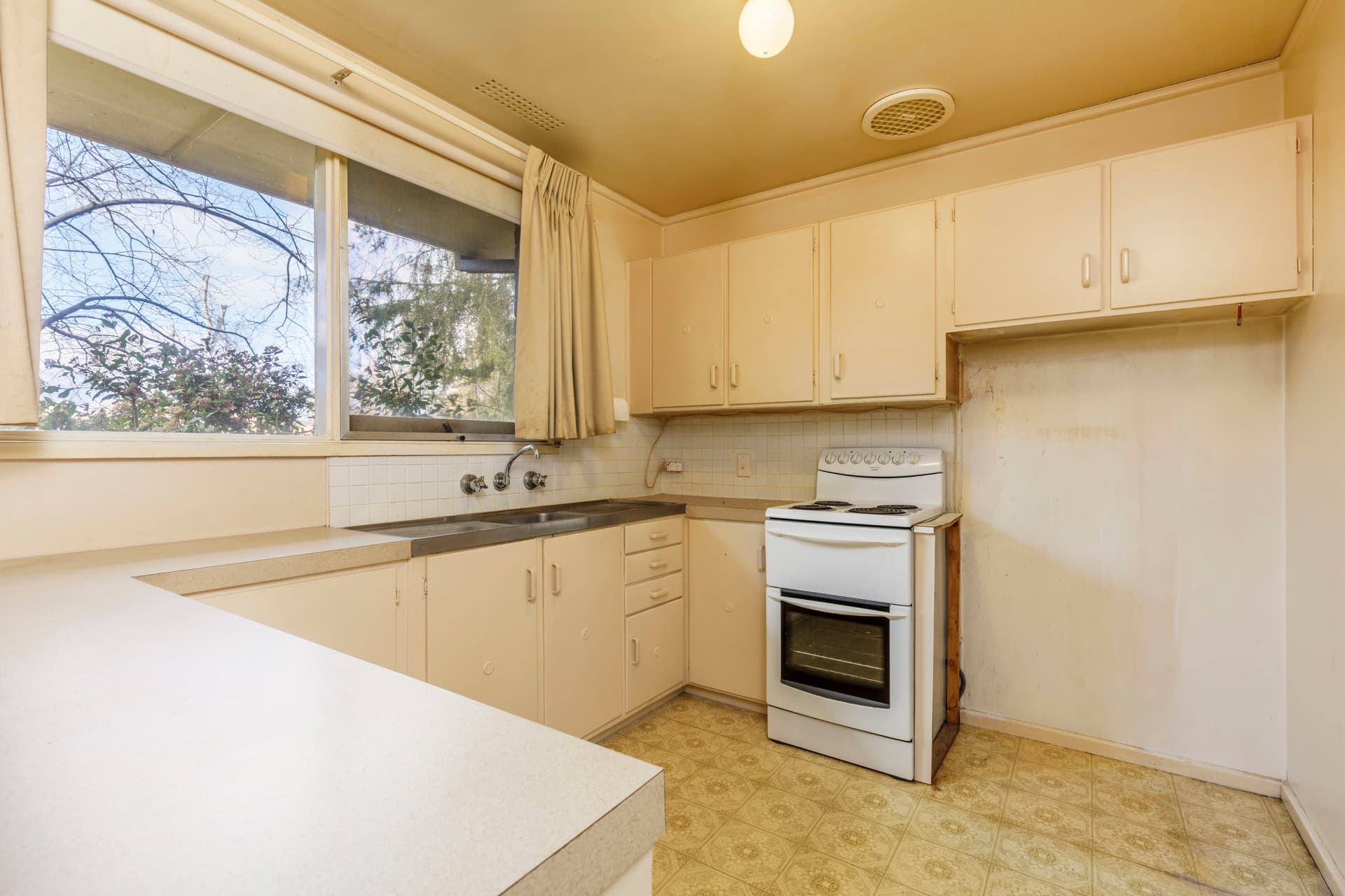 10 Lamb Place, Chifley ACT 2606, Chifley - Image 1