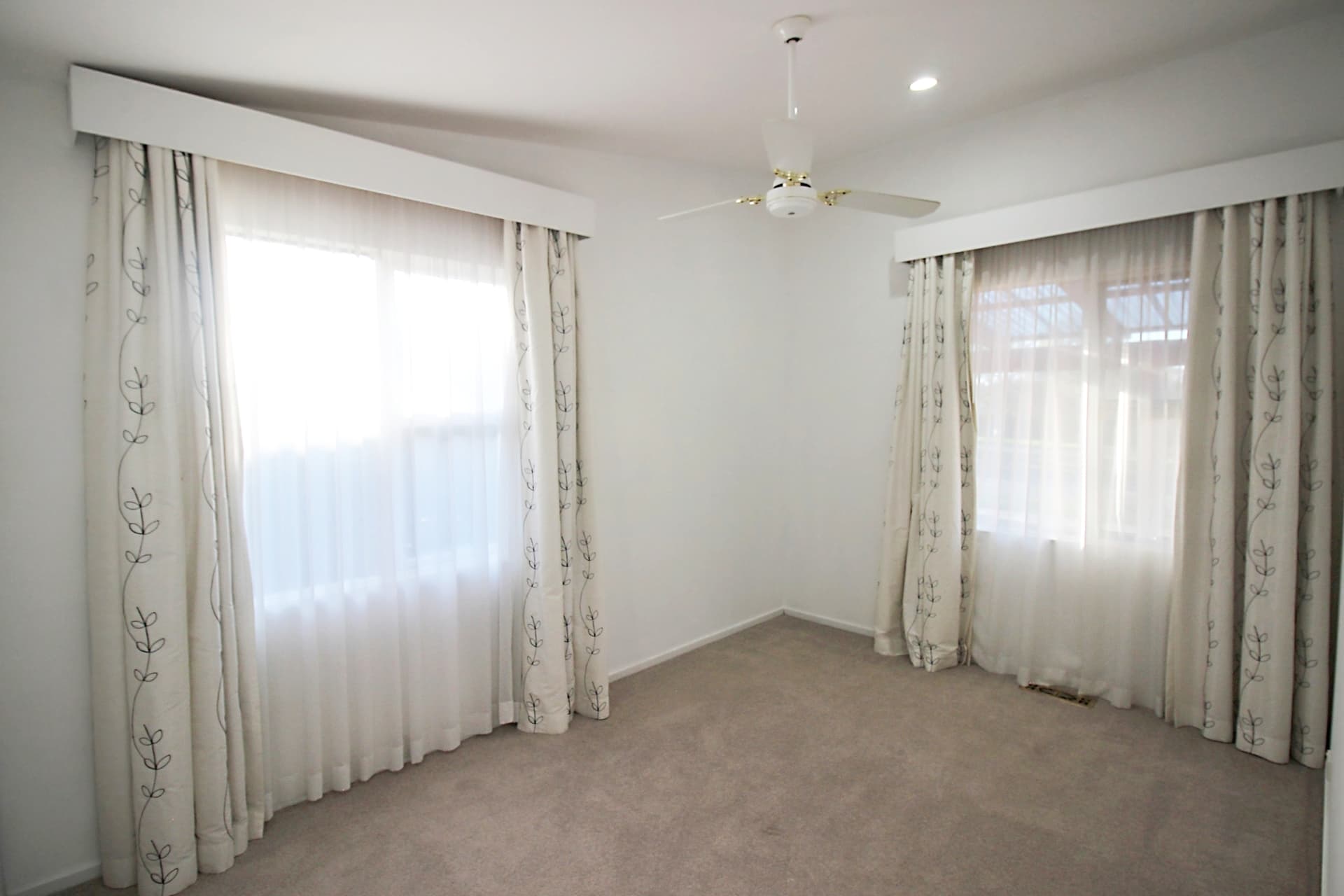 128 Captain Cook Crescent, Narrabundah ACT 2604, Narrabundah - Thumbnail 3