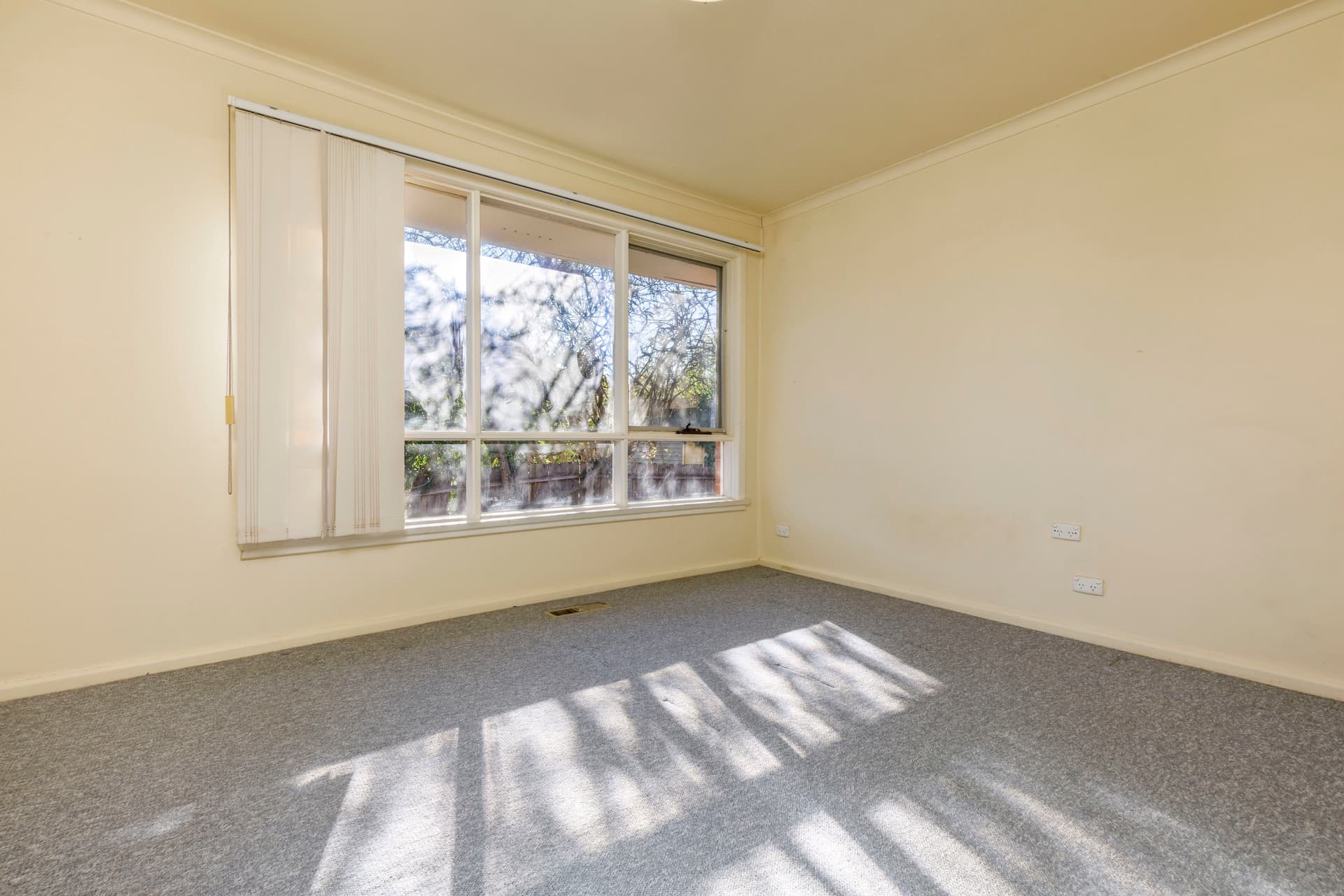 152 Strickland Crescent, Deakin ACT 2600, Deakin - Thumbnail 2