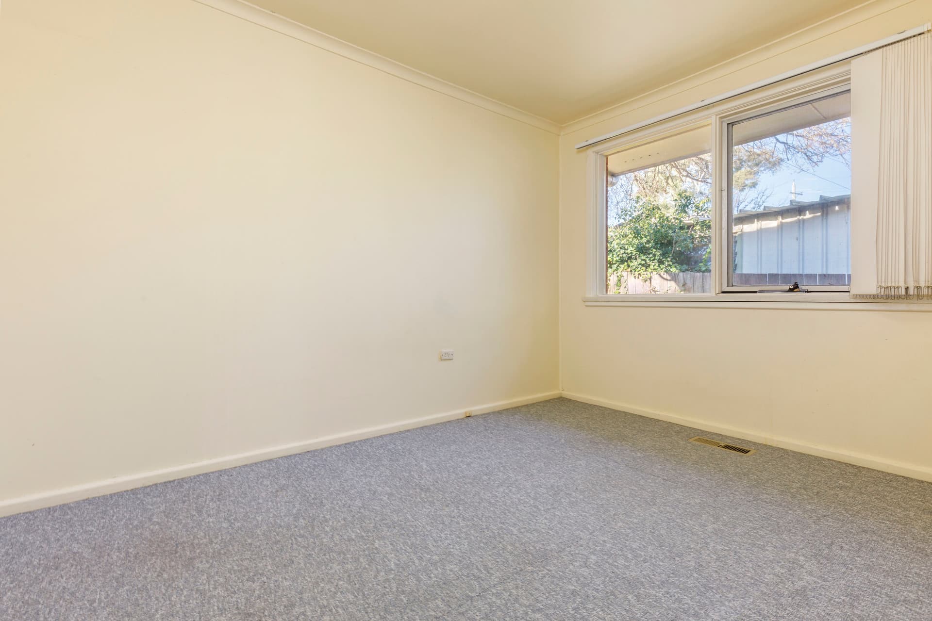152 Strickland Crescent, Deakin ACT 2600, Deakin - Thumbnail 3