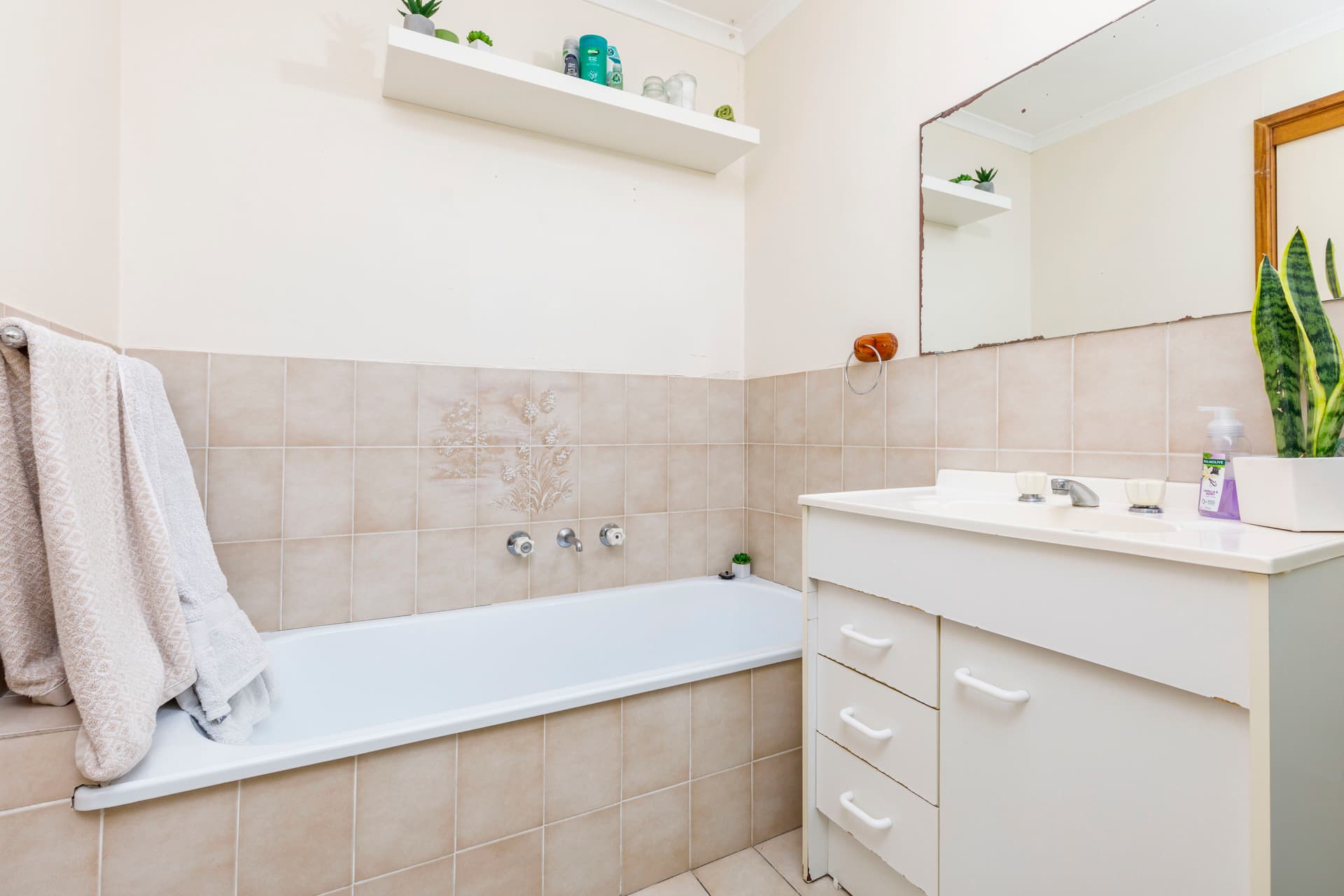 27 Sherwood Circuit, Gordon ACT 2906, Gordon - Image 1