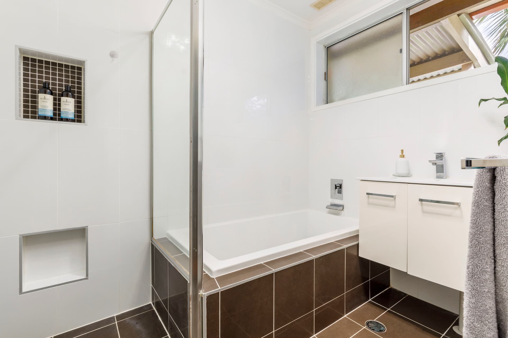 53 Lindrum Crescent, Holt ACT 2615, Holt - Thumbnail 2