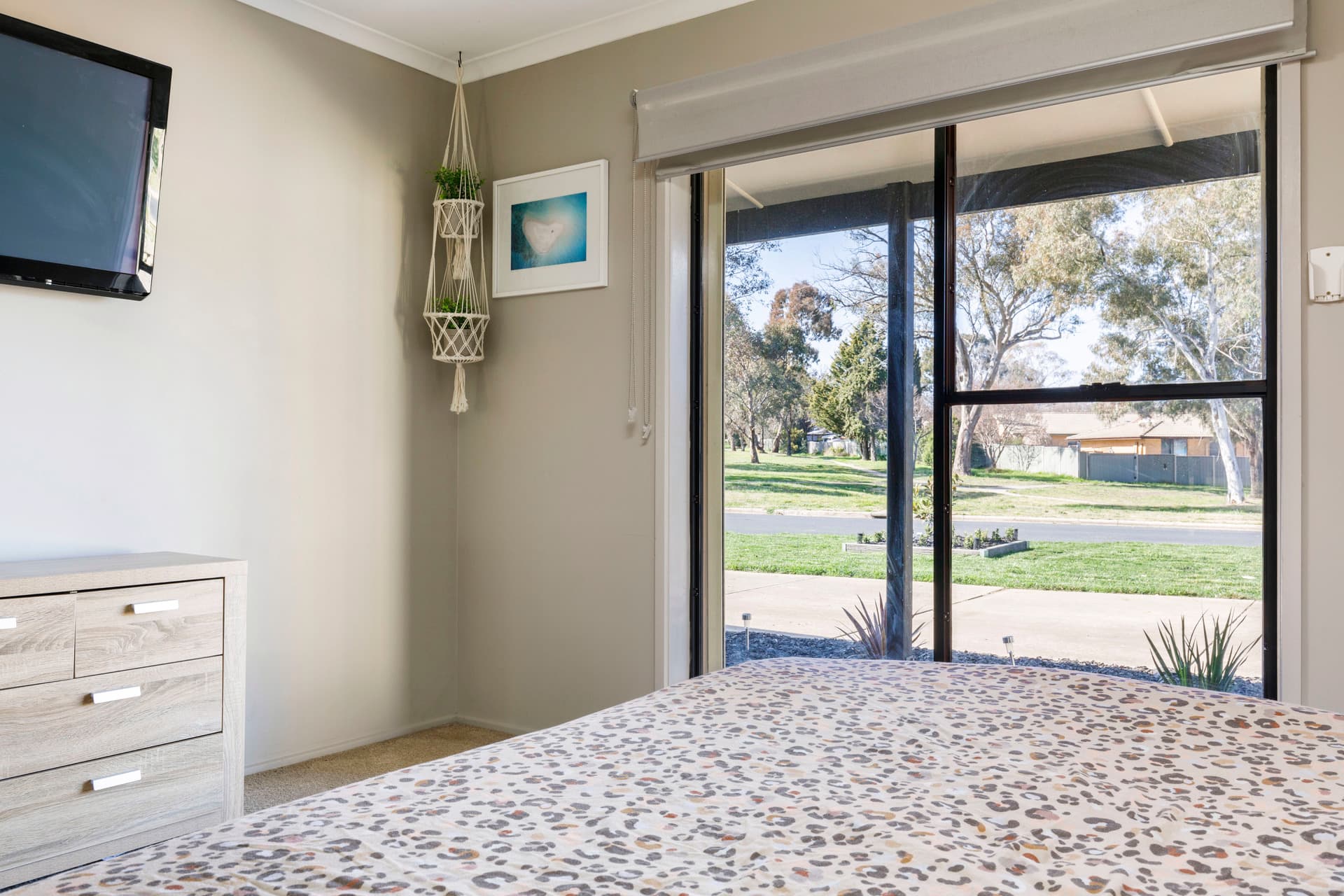 2 Bloxham Street, Charnwood ACT 2615, Charnwood - Thumbnail 2