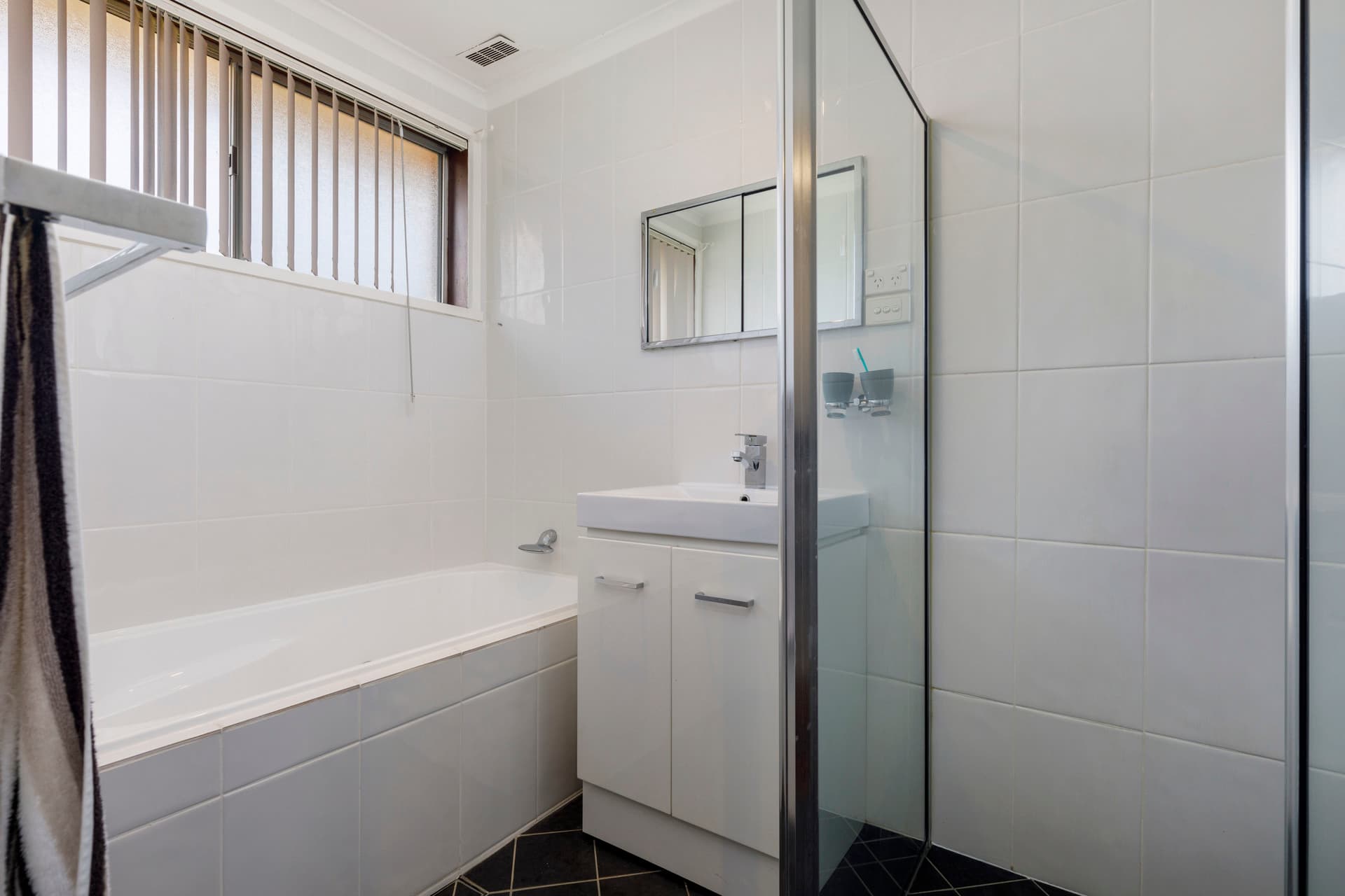 216 Southern Cross Drive, Latham ACT 2615, Latham - Thumbnail 8