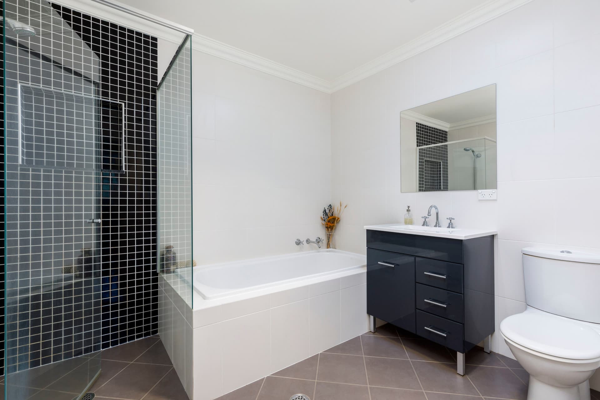 4 Coleman Street, Pearce ACT 2607, Pearce - Thumbnail 4