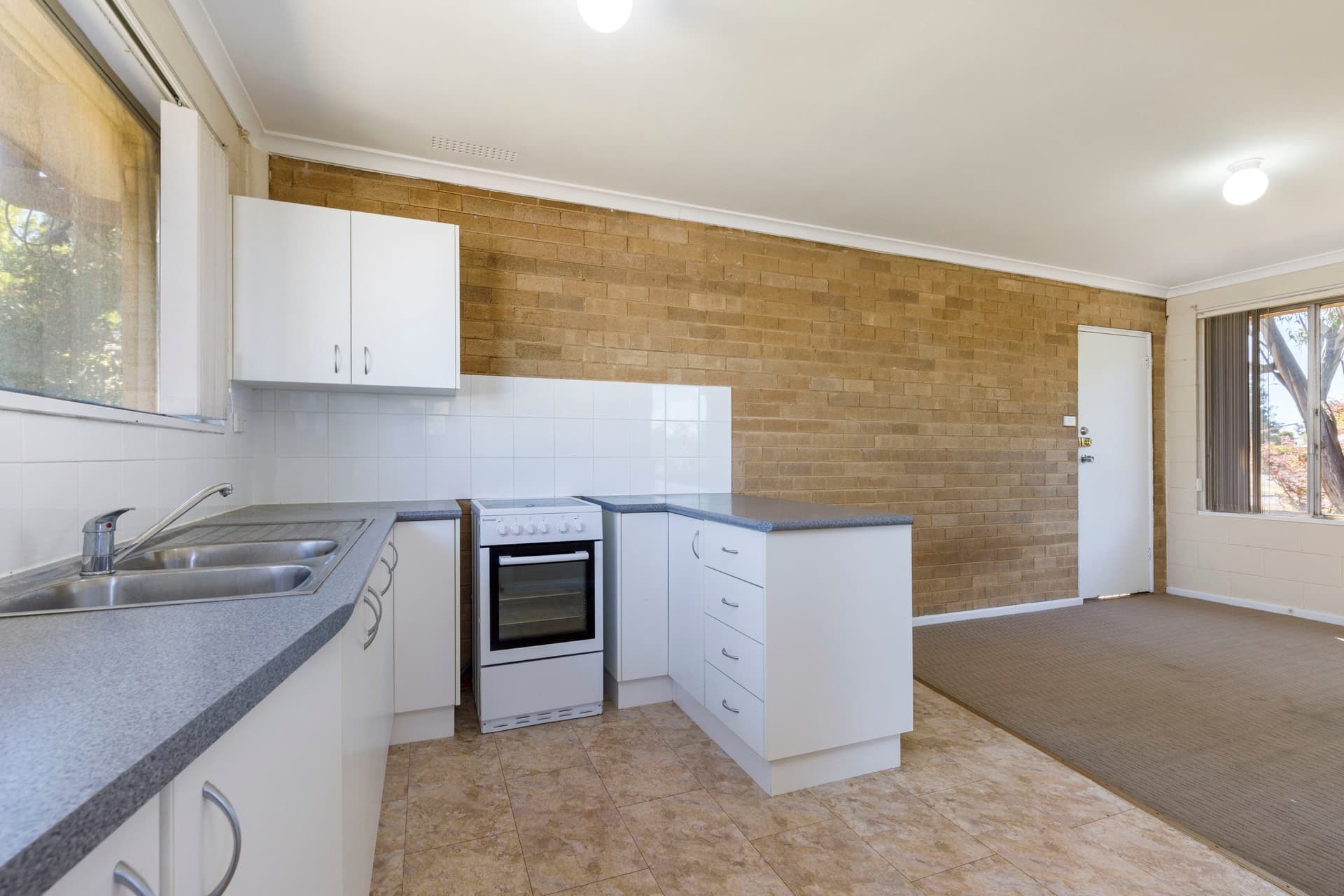 2/12 Wirraway Crescent, Scullin ACT 2614, Scullin - Thumbnail 2