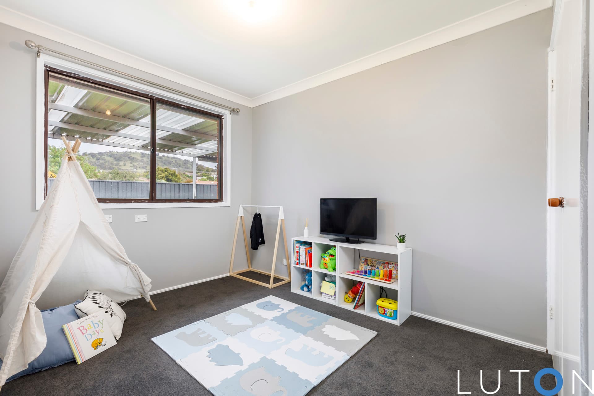 8 Dane Close, Calwell ACT 2905, Calwell - Thumbnail 2