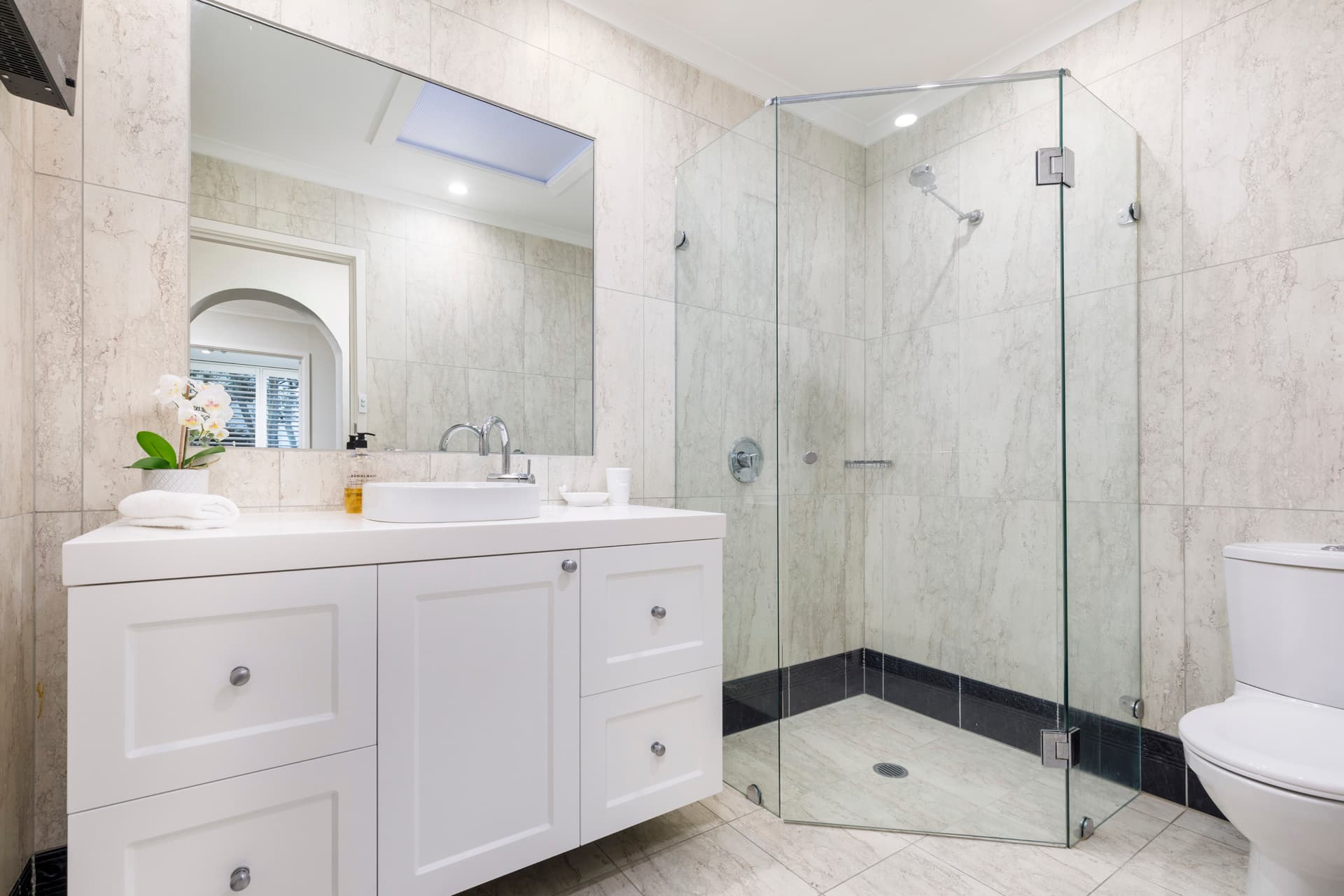 14 Hamelin Crescent, Narrabundah ACT 2604, Narrabundah - Thumbnail 2