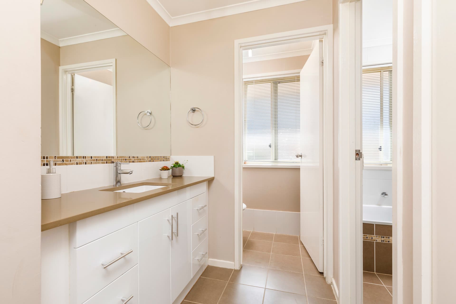 9 Iredale Place, Gordon ACT 2906, Gordon - Thumbnail 5