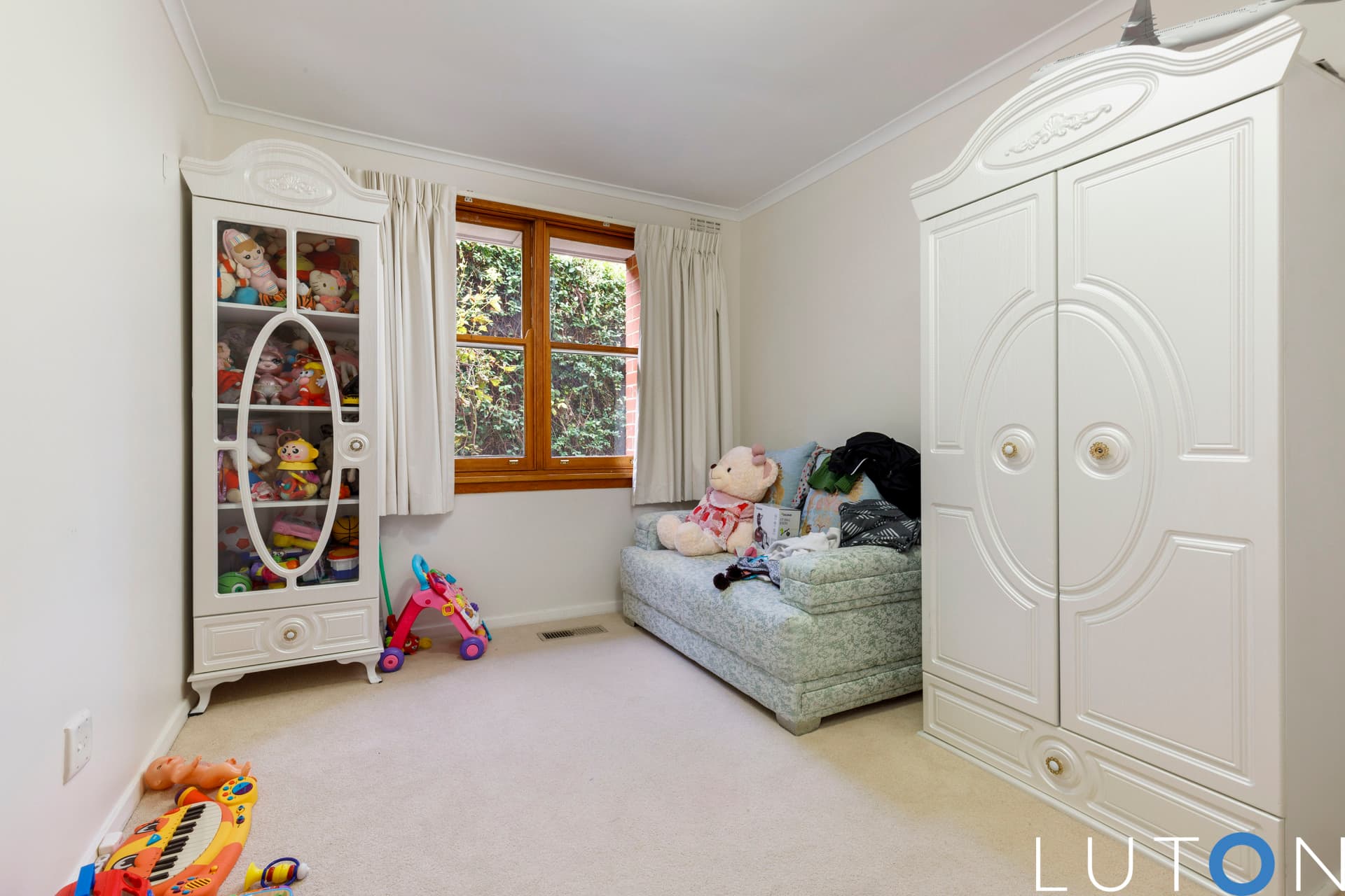 11 Schomburgk Street, Yarralumla ACT 2600, Yarralumla - Thumbnail 2