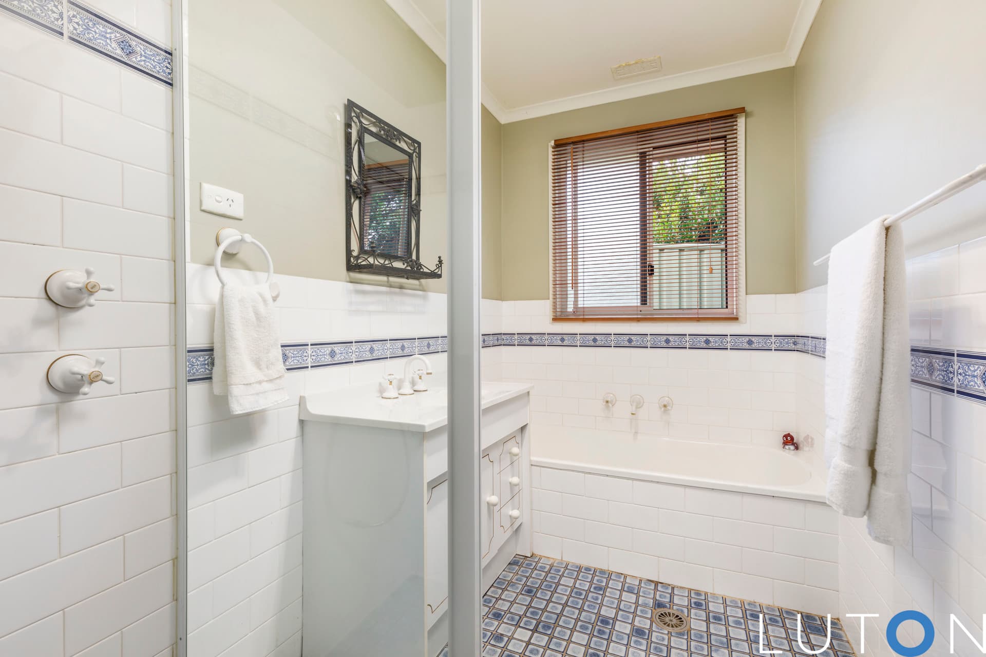 5 Crombie Place, Fadden ACT 2904, Fadden - Thumbnail 2