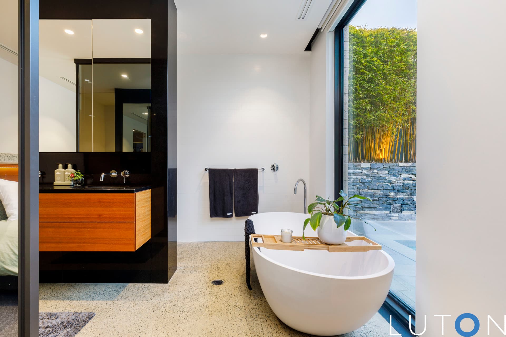 13 Finniss Crescent, Narrabundah ACT 2604, Narrabundah - Thumbnail 2