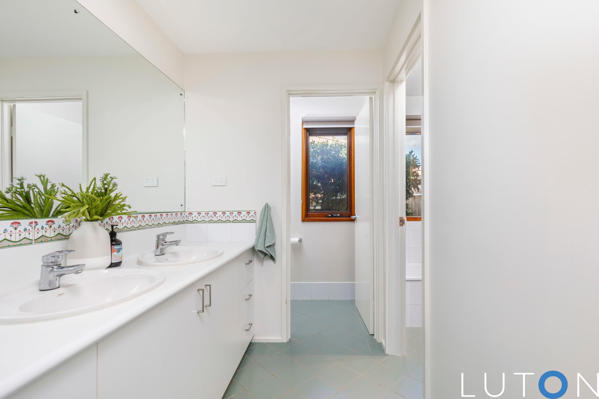37 Mt Vernon Drive, Kambah ACT 2902, Kambah - Thumbnail 3