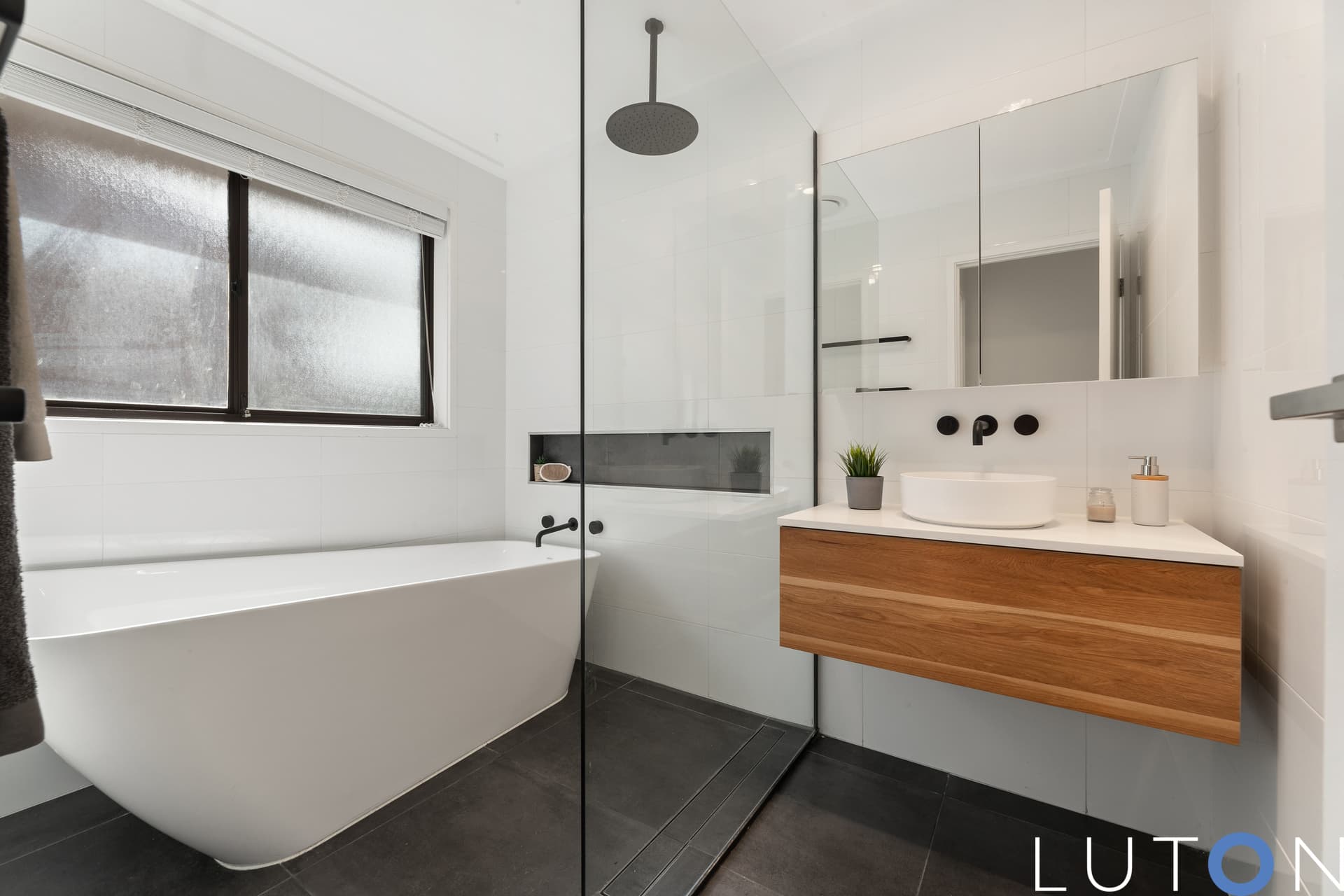 241 Bugden Avenue, Fadden ACT 2904, Fadden - Thumbnail 2