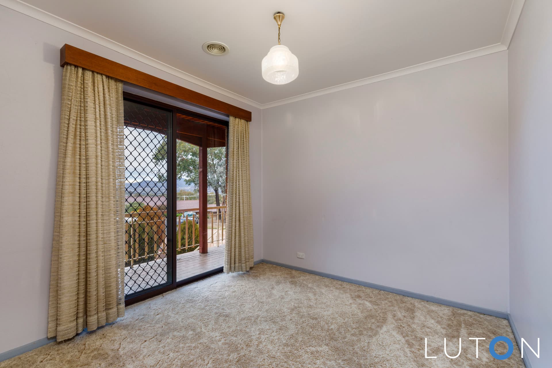 6 Jessop Place, Fadden ACT 2904, Fadden - Thumbnail 4