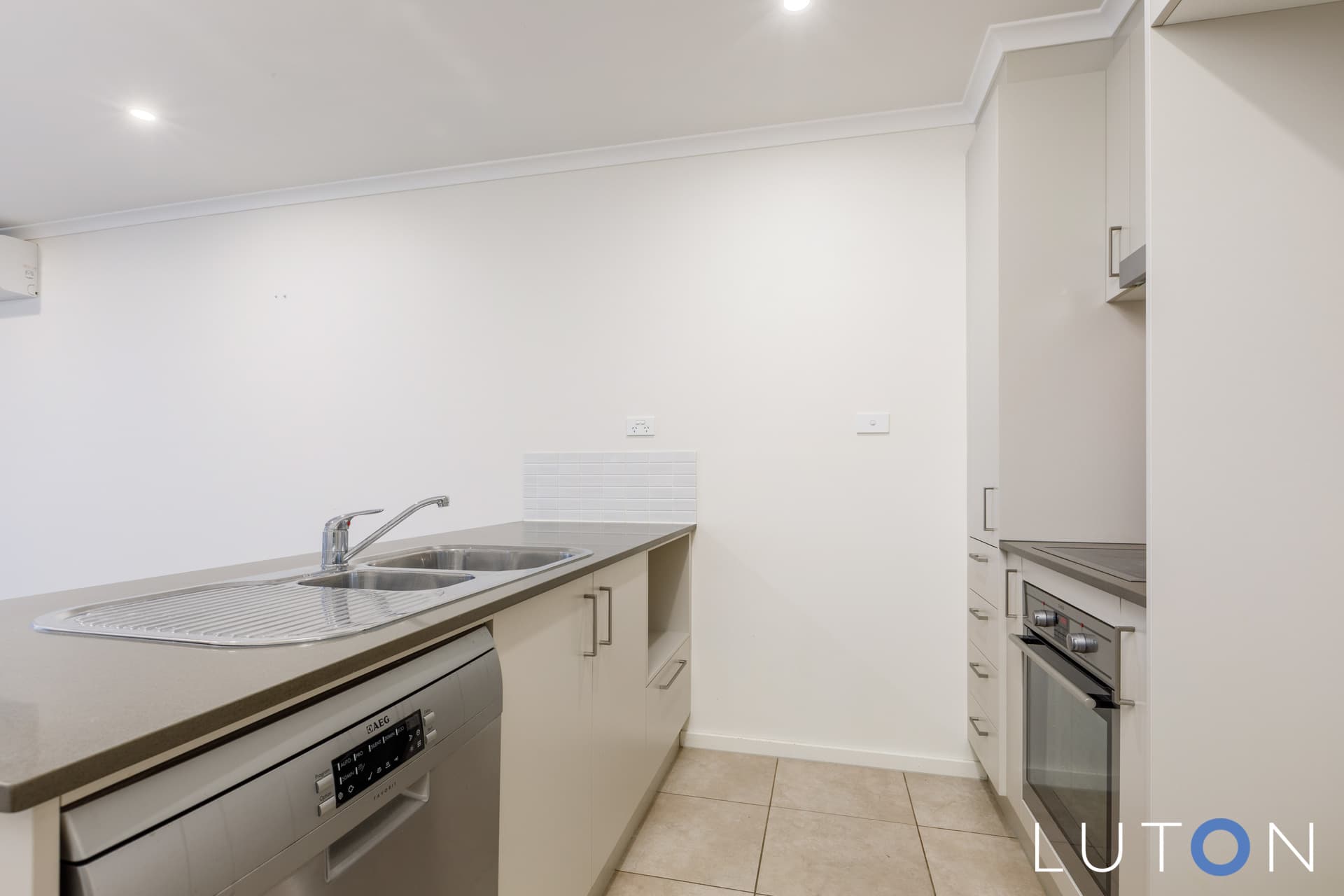 40/8 Ken Tribe Street, Coombs ACT 2611, Coombs - Thumbnail 2