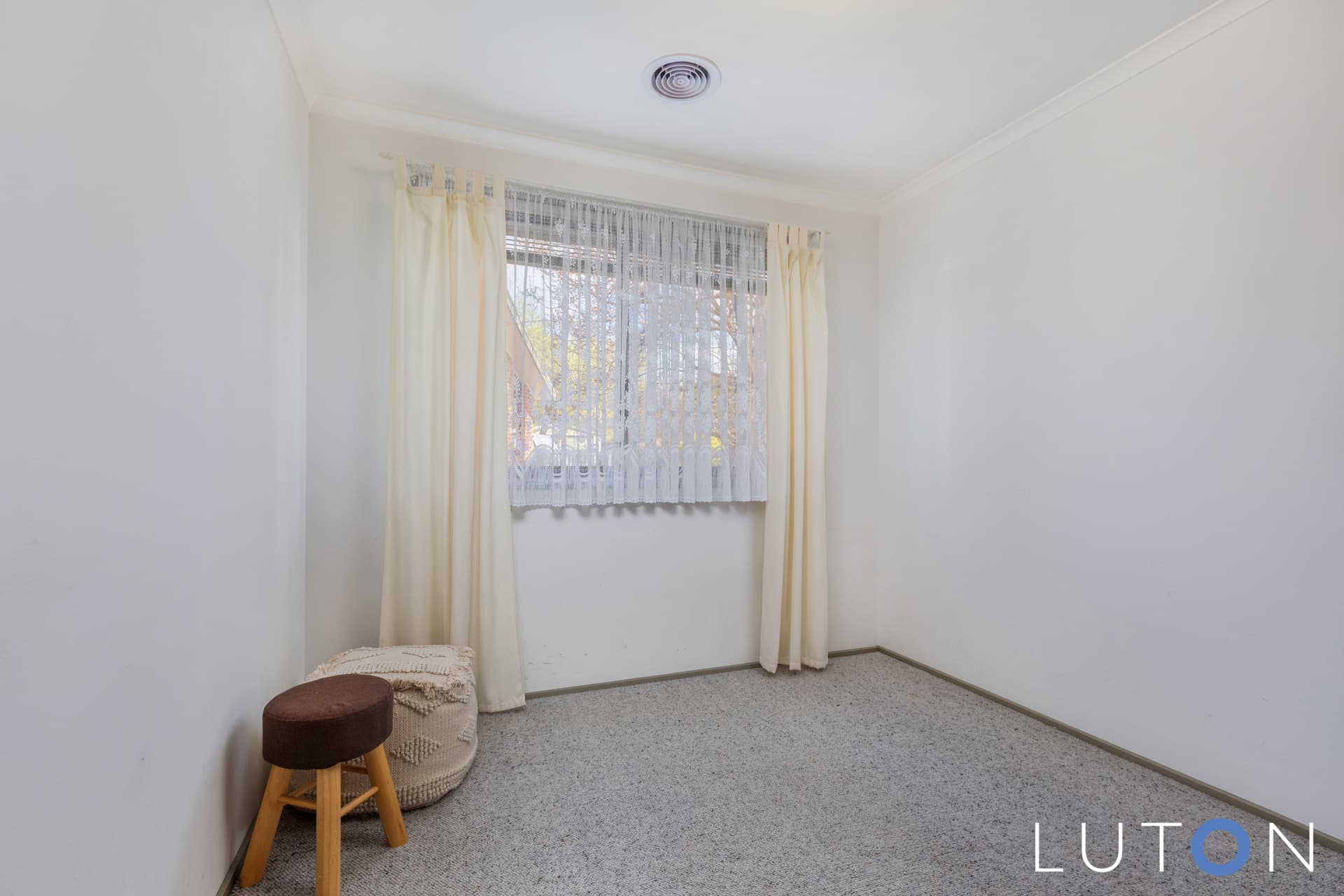 9 Babinda Place, Isabella Plains ACT 2905, Isabella Plains - Thumbnail 2