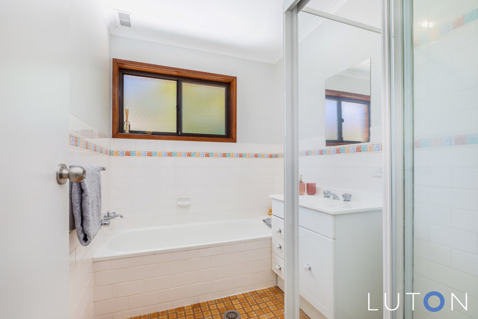 25 Airey Crescent, Fadden ACT 2904, Fadden - Thumbnail 4