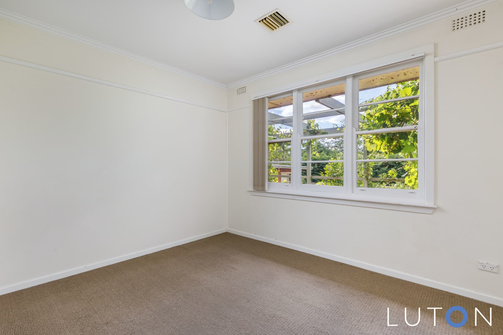 4 Barron Street, Deakin ACT 2600, Deakin - Thumbnail 4