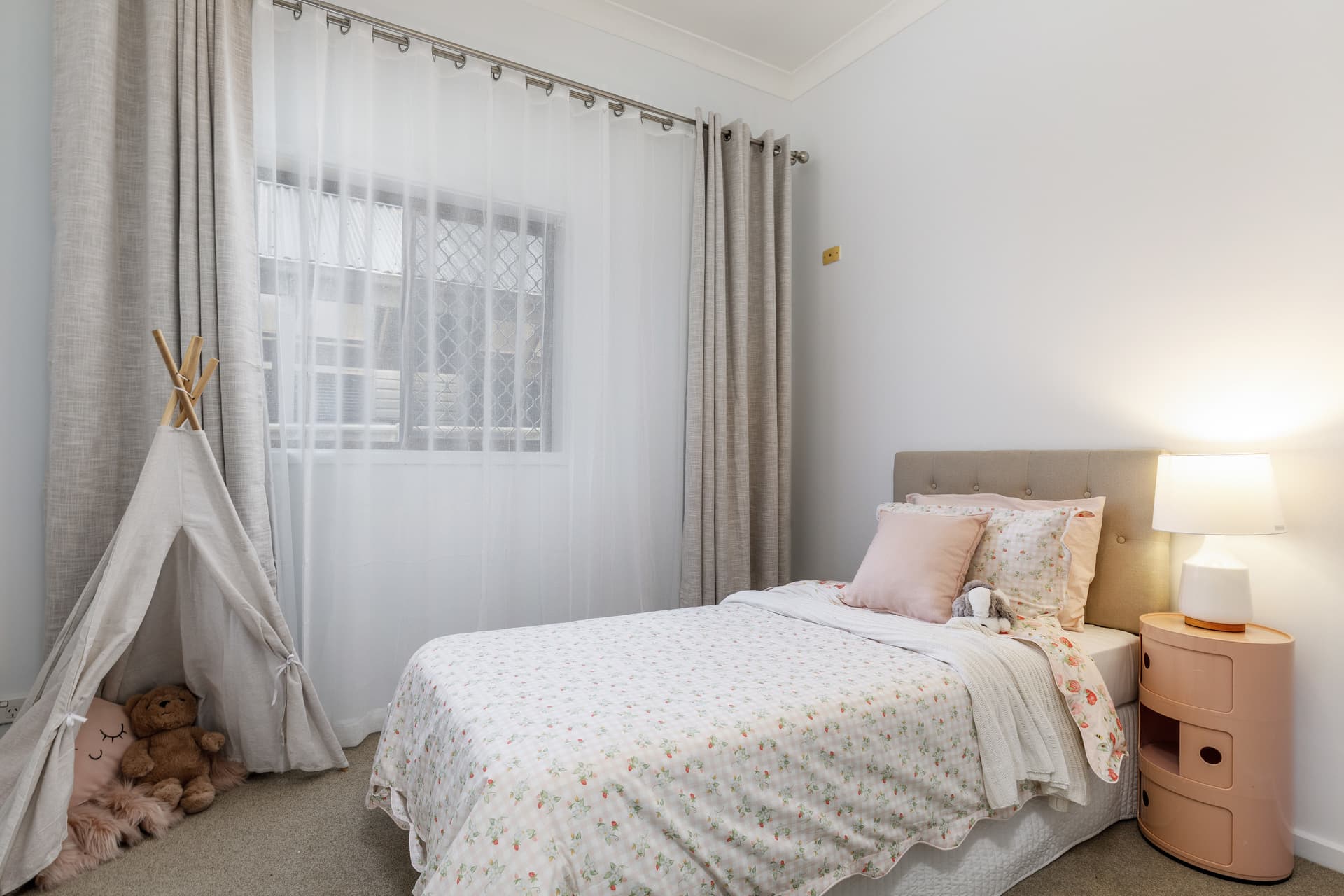 6 McIntosh Street, Queanbeyan NSW 2620, Queanbeyan - Thumbnail 2