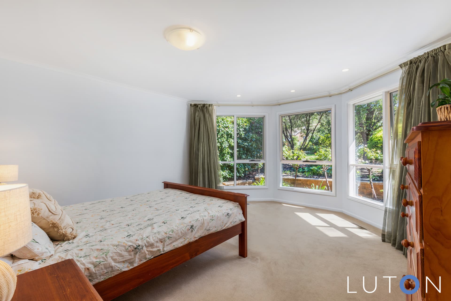 11 Meston Place, Fadden ACT 2904, Fadden - Thumbnail 2