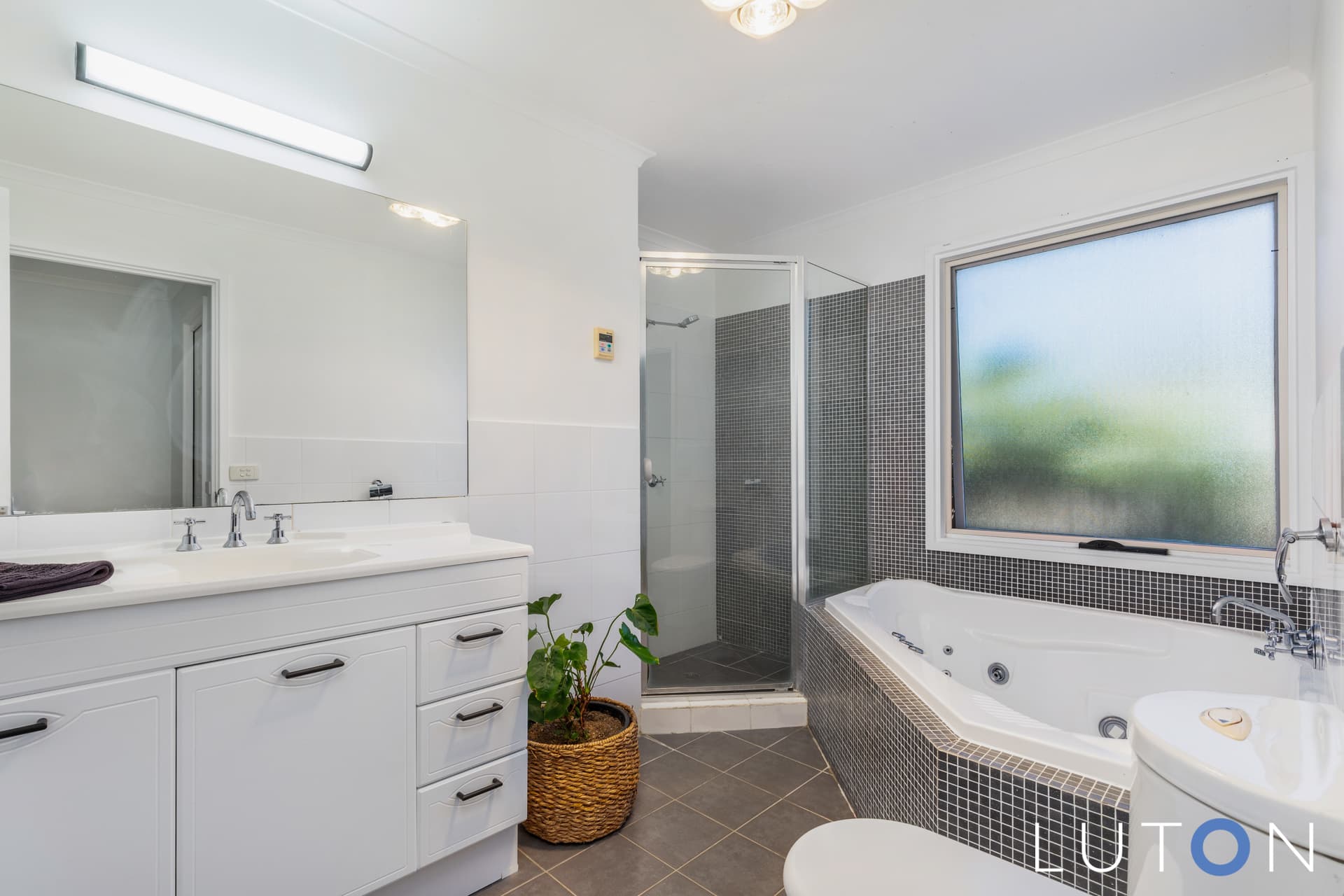 11 Meston Place, Fadden ACT 2904, Fadden - Thumbnail 3