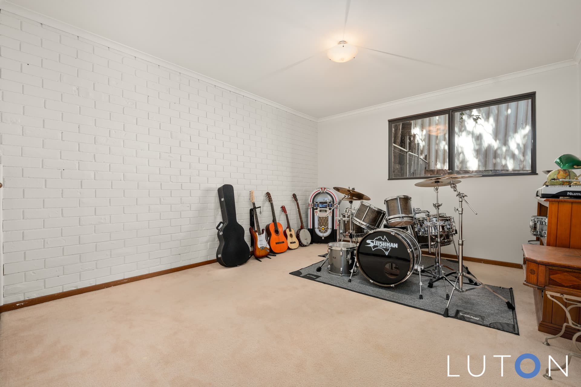 6 Aland Place, Fadden ACT 2904, Fadden - Thumbnail 2