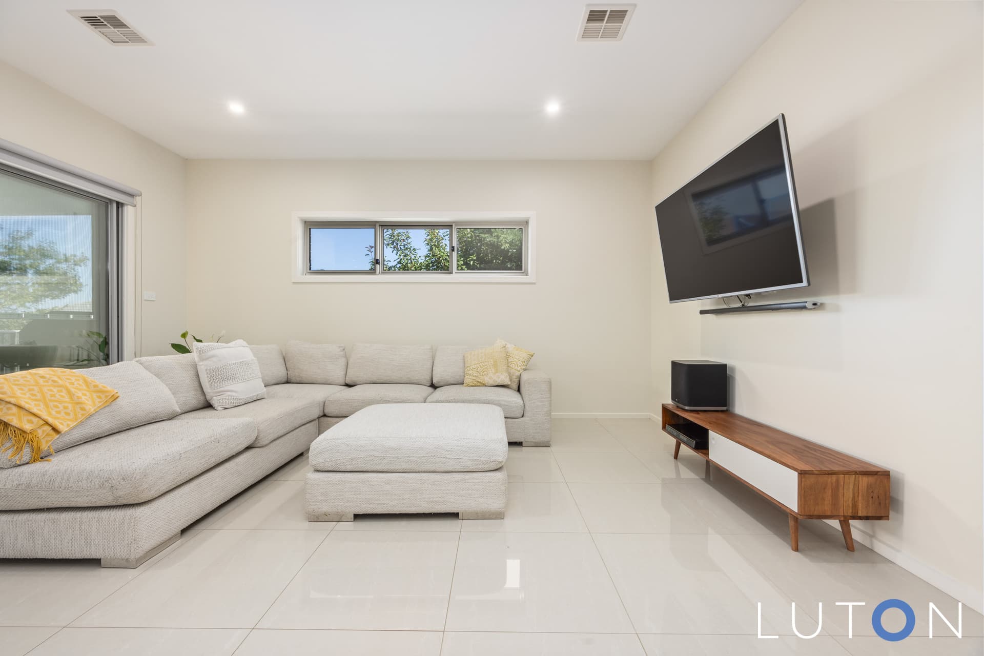 60 Alan Watt Crescent, Casey ACT 2913, Casey - Thumbnail 2