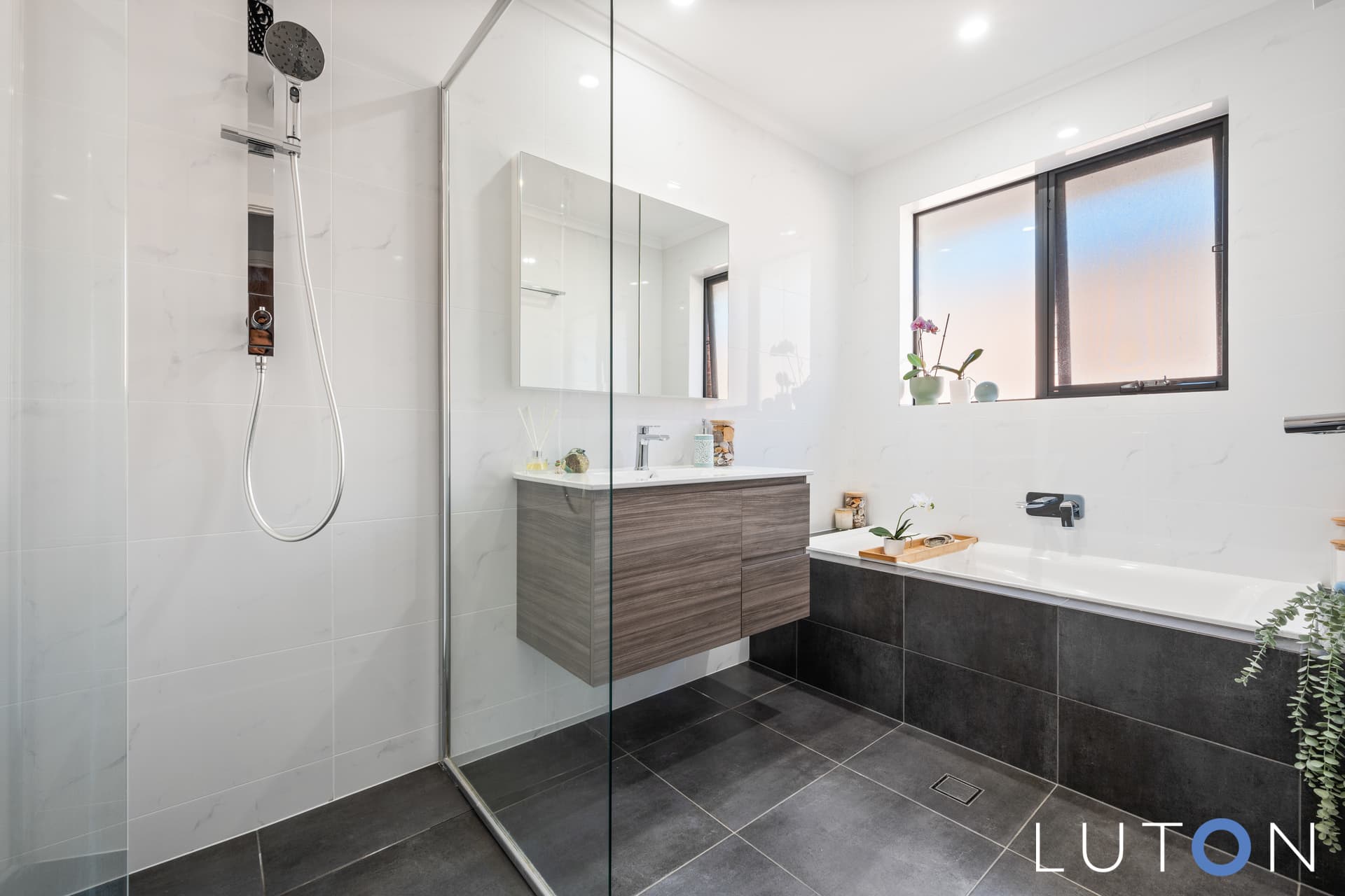 24 Bimbiang Crescent, Ngunnawal ACT 2913, Ngunnawal - Thumbnail 2