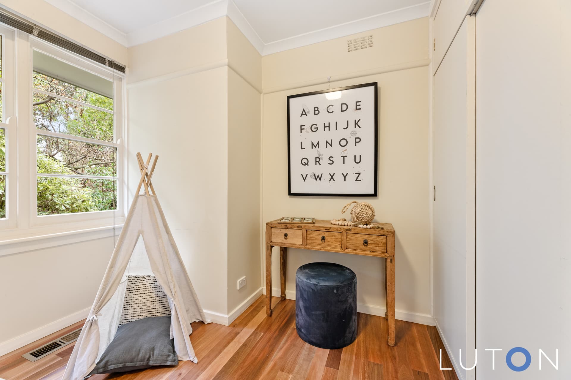 110 Strickland Crescent, Deakin ACT 2600, Deakin - Thumbnail 2