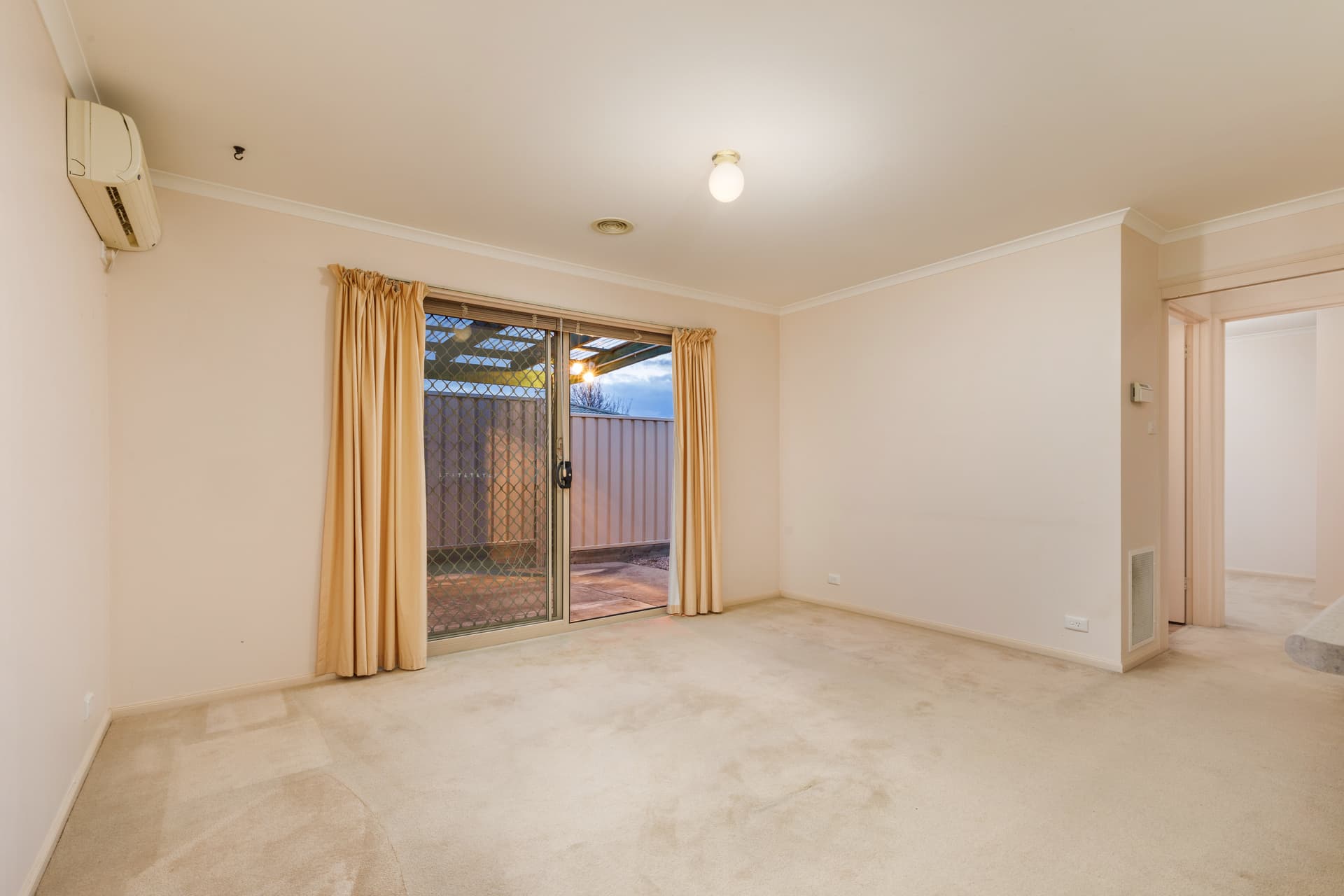 8 Dent Place, Conder ACT 2906, Conder - Thumbnail 2