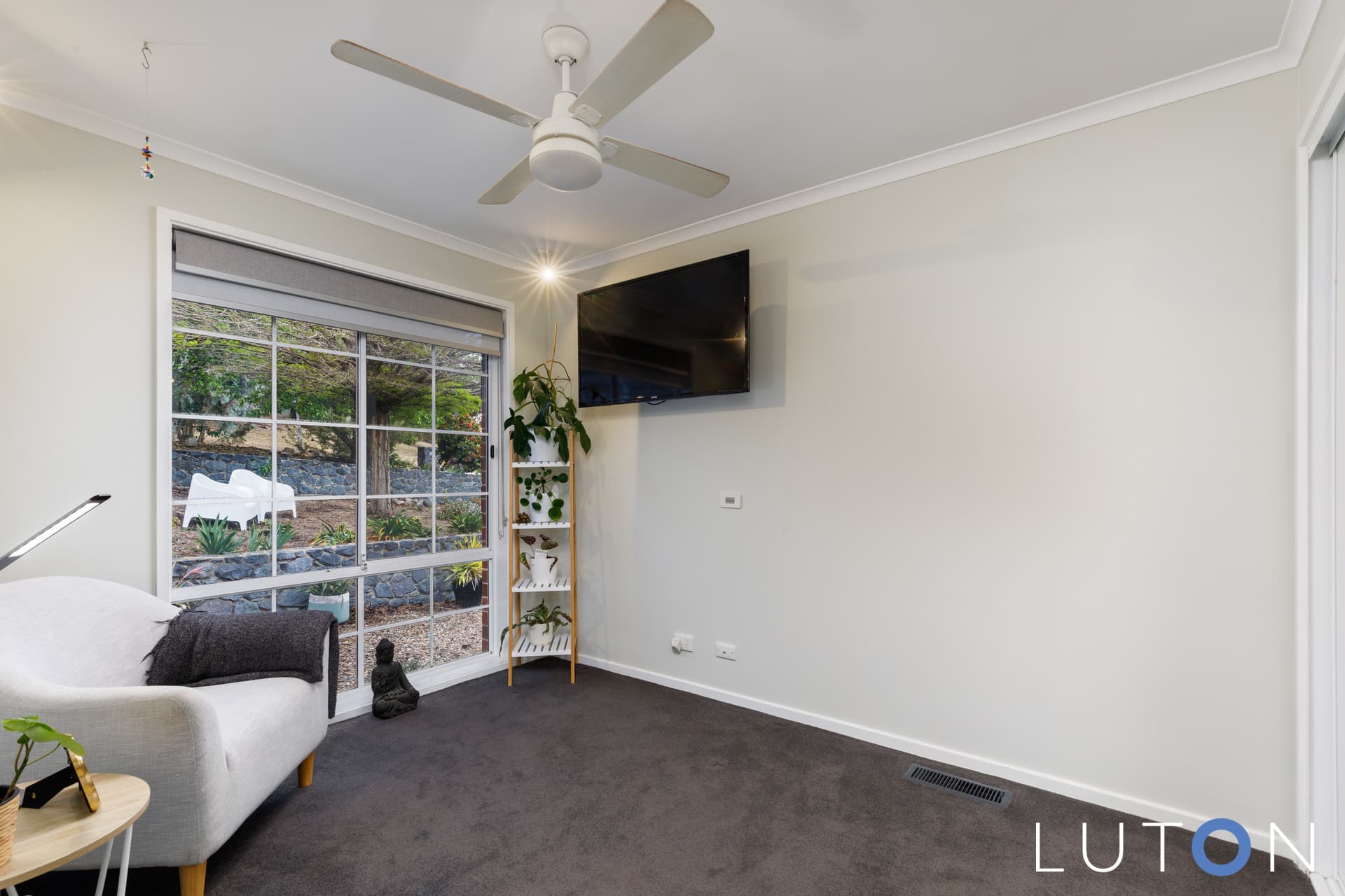 33 Casey Crescent, Calwell ACT 2905, Calwell - Thumbnail 2