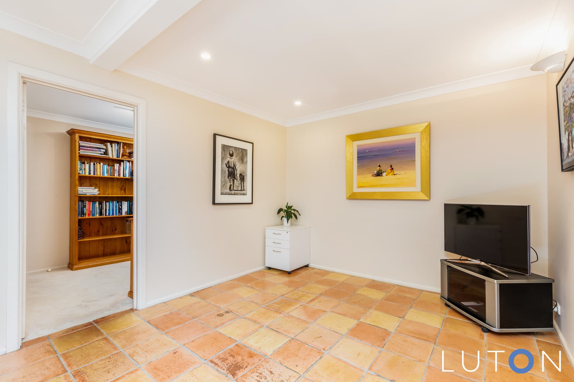 37 Gawler Crescent, Deakin ACT 2600, Deakin - Thumbnail 3
