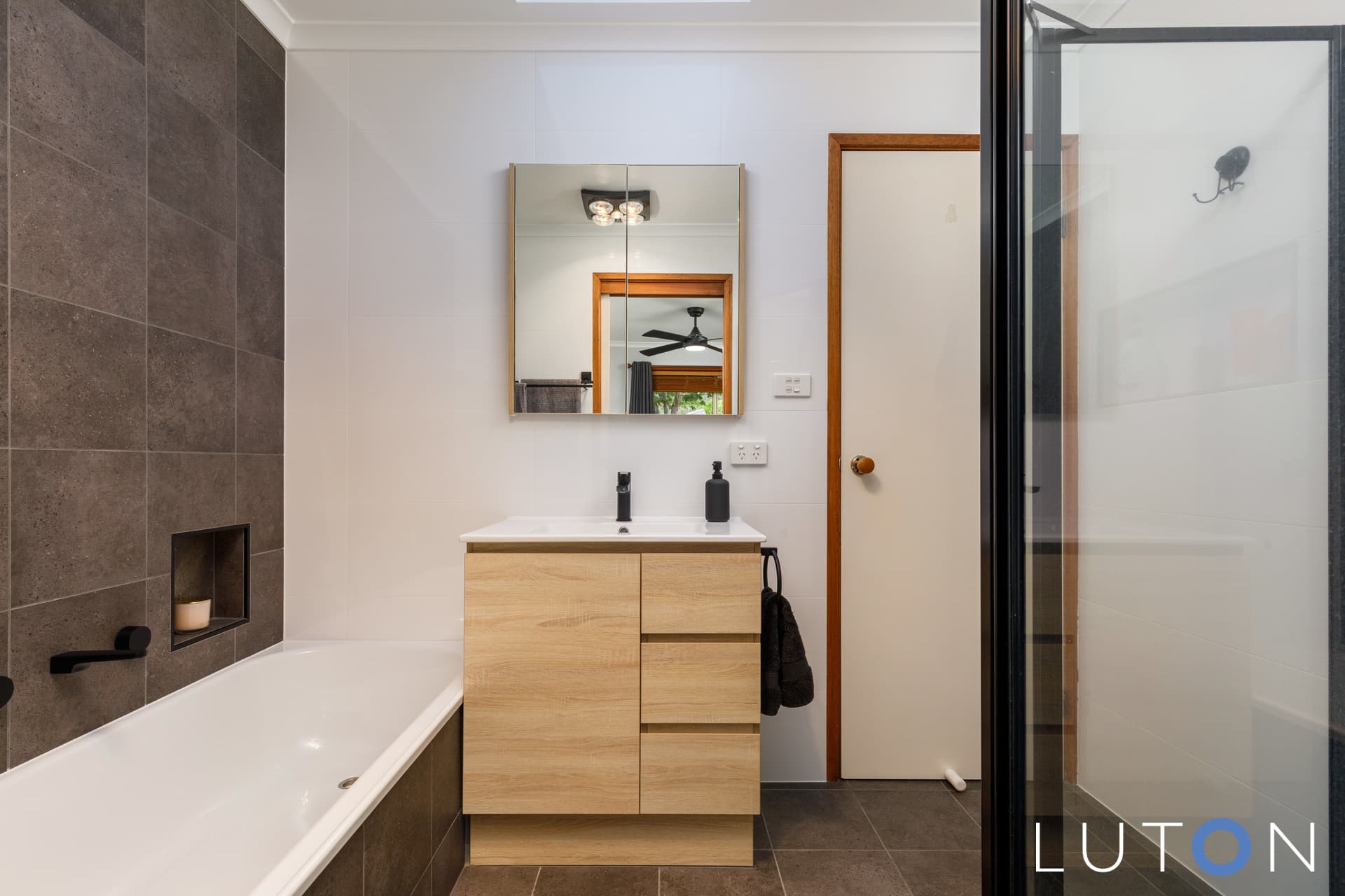 4 Charlton Crescent, Gordon ACT 2906, Gordon - Image 1