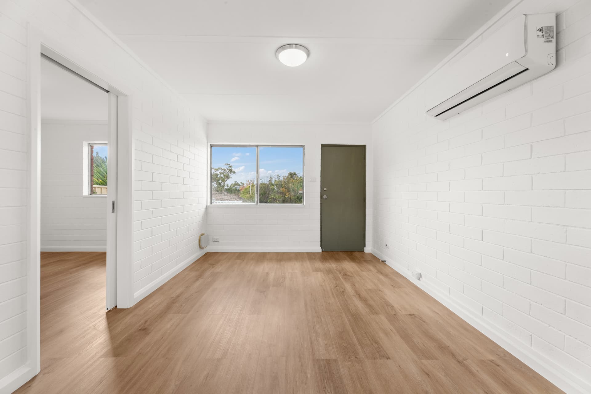 5/82-84 Tharwa Road, Queanbeyan NSW 2620, Queanbeyan West - Thumbnail 2