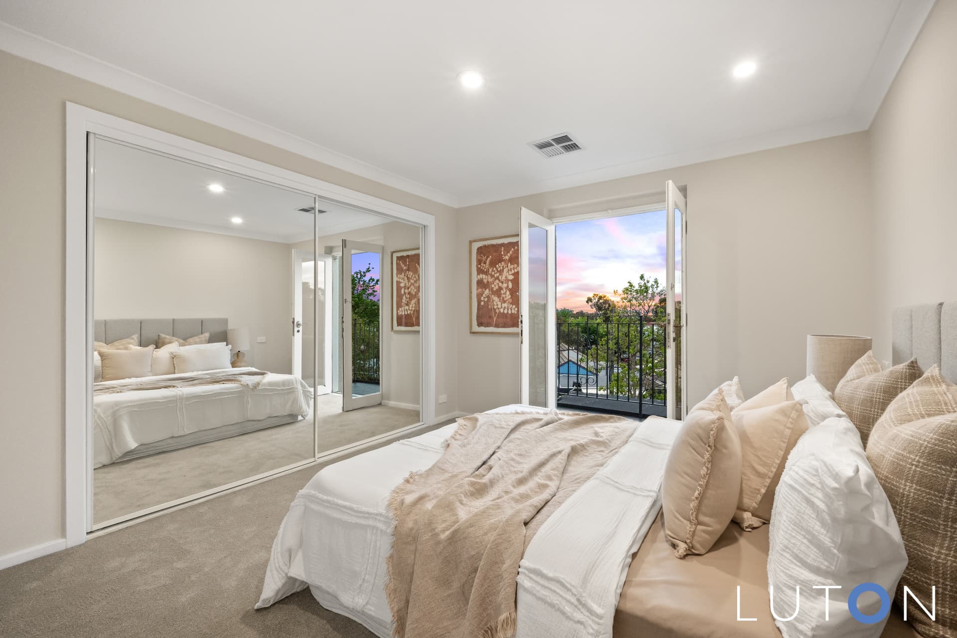 22 Fergusson Crescent, Deakin ACT 2600, Deakin - Thumbnail 2