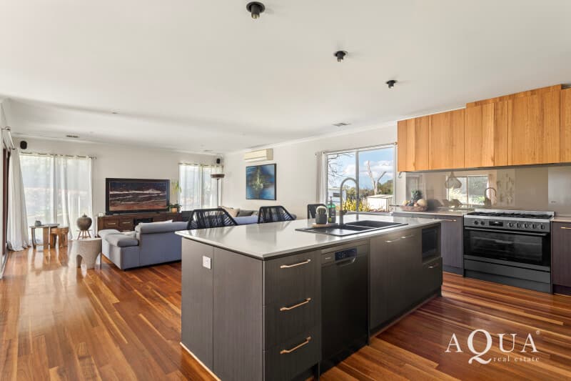 17 Maddison Avenue, Mount Eliza, Mount Eliza - Thumbnail 4