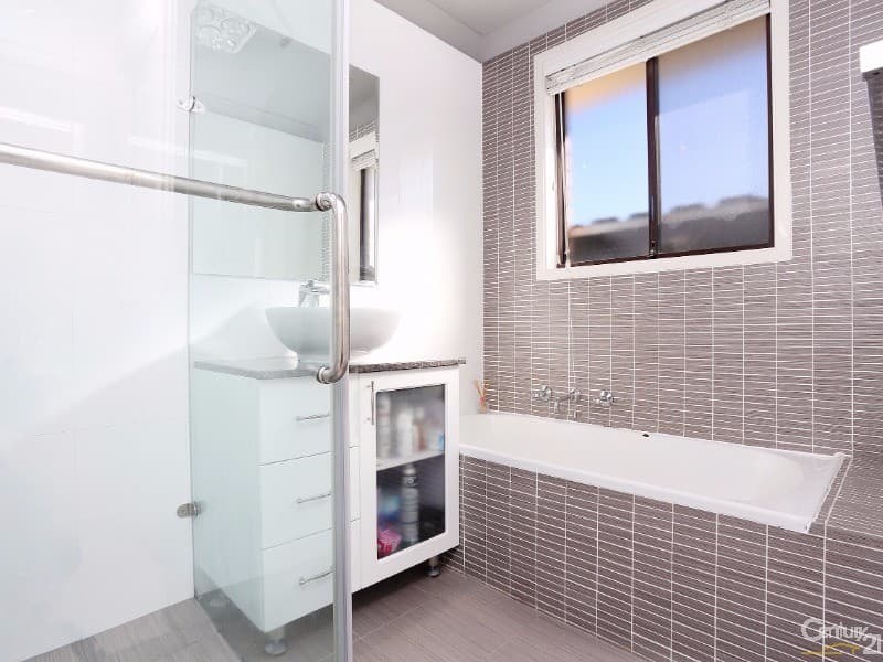 11 Burr Close, Bossley Park, NSW, 2176, Bossley Park - Thumbnail 3