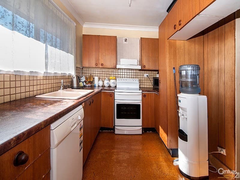 1 Jacaranda Drive, Georges Hall, NSW, 2198, Georges Hall - Thumbnail 3