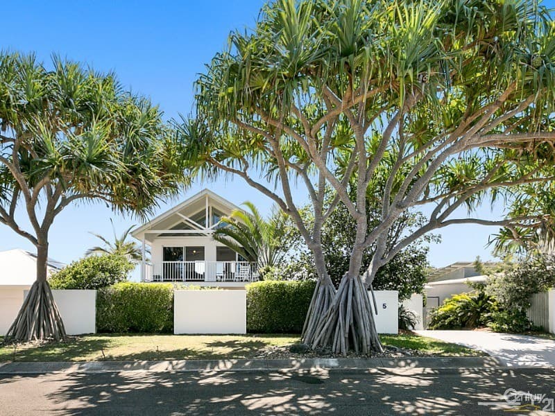 5 Antipodes Close, Castaways Beach, QLD, 4567, Castaways Beach - Image 1