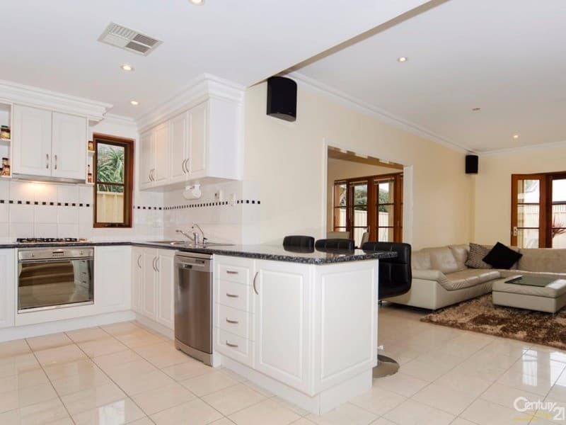 4/3 Edison Street, Glenelg North, SA, 5045, Copmanhurst - Thumbnail 2