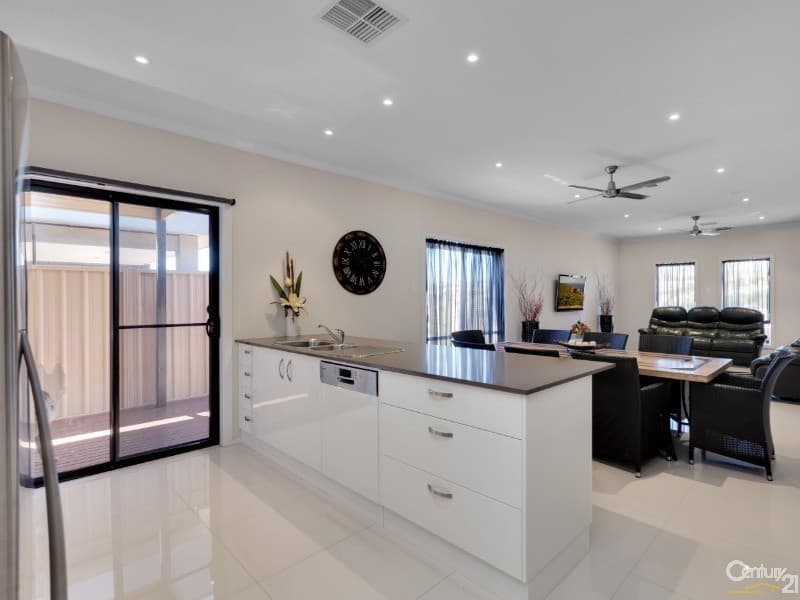 2 Douglas Court, Hallett Cove, SA, 5158, Hallett Cove - Thumbnail 6
